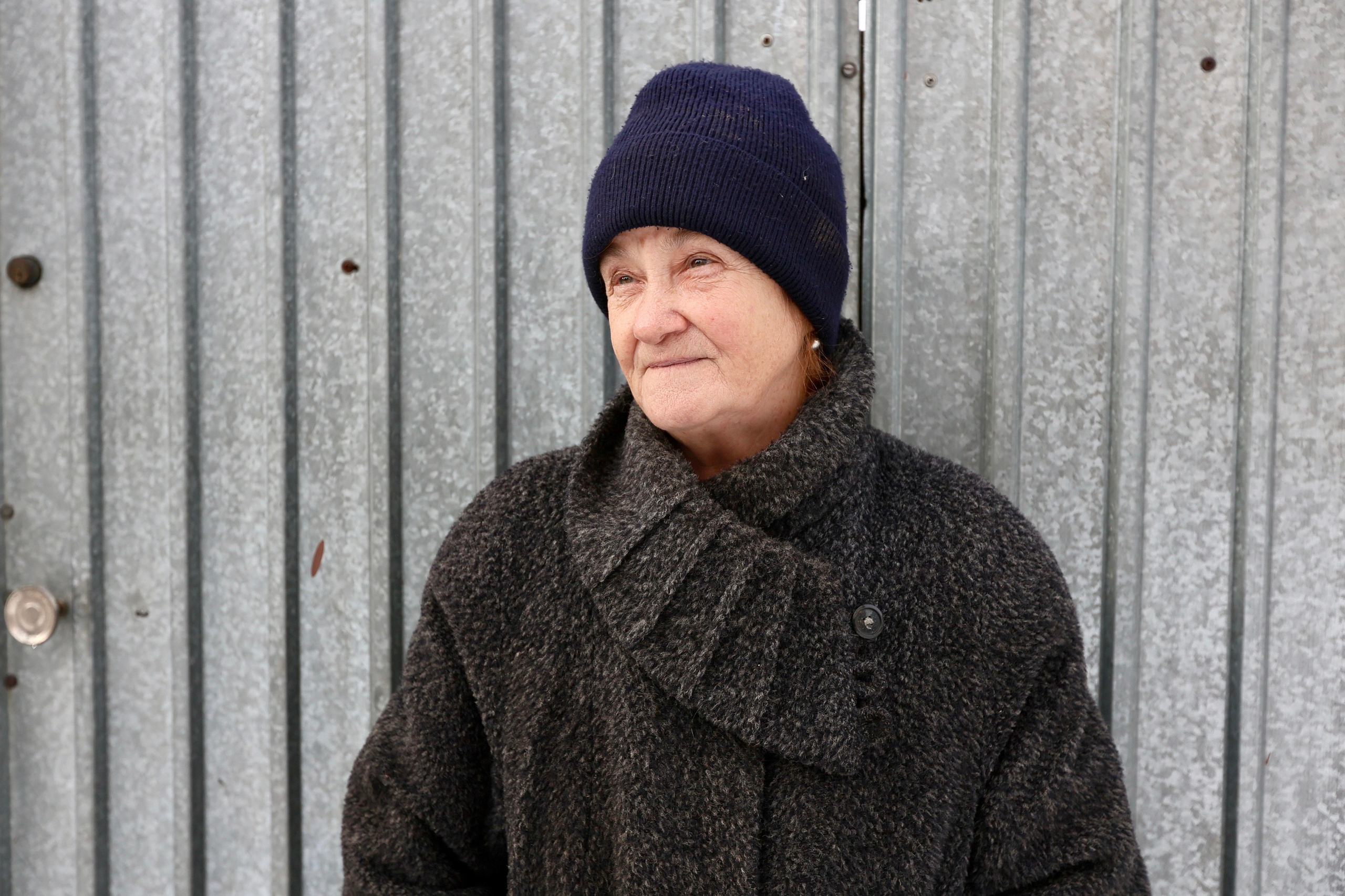 Людмила Владимировна. Хозяйка маленького дома в окружении многоэтажек. Репортажный фотограф Наталья Лапцевич