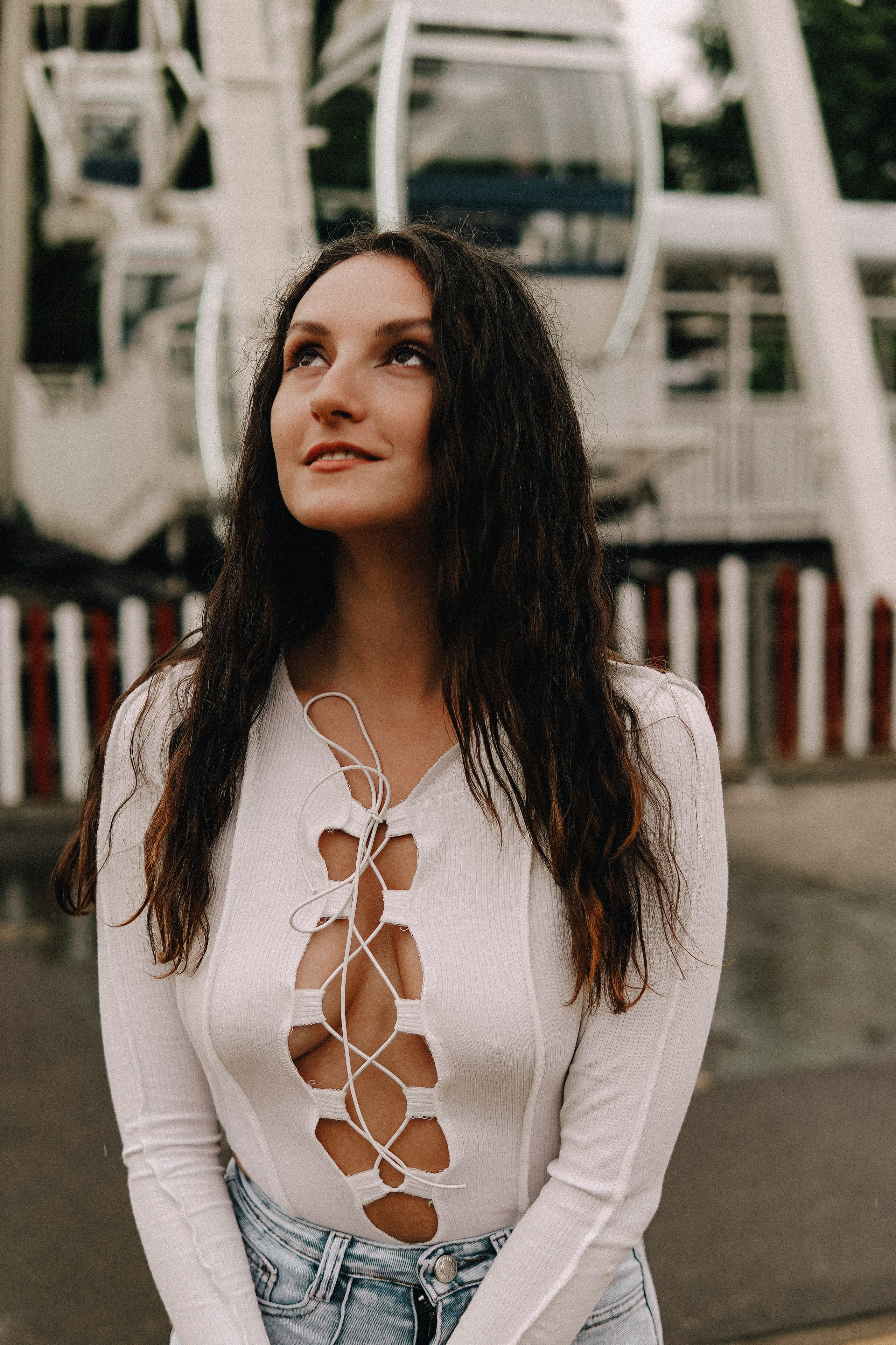 Съемка в парке аттракционов — модель Мила. Фотограф Москва и Видеограф Москва