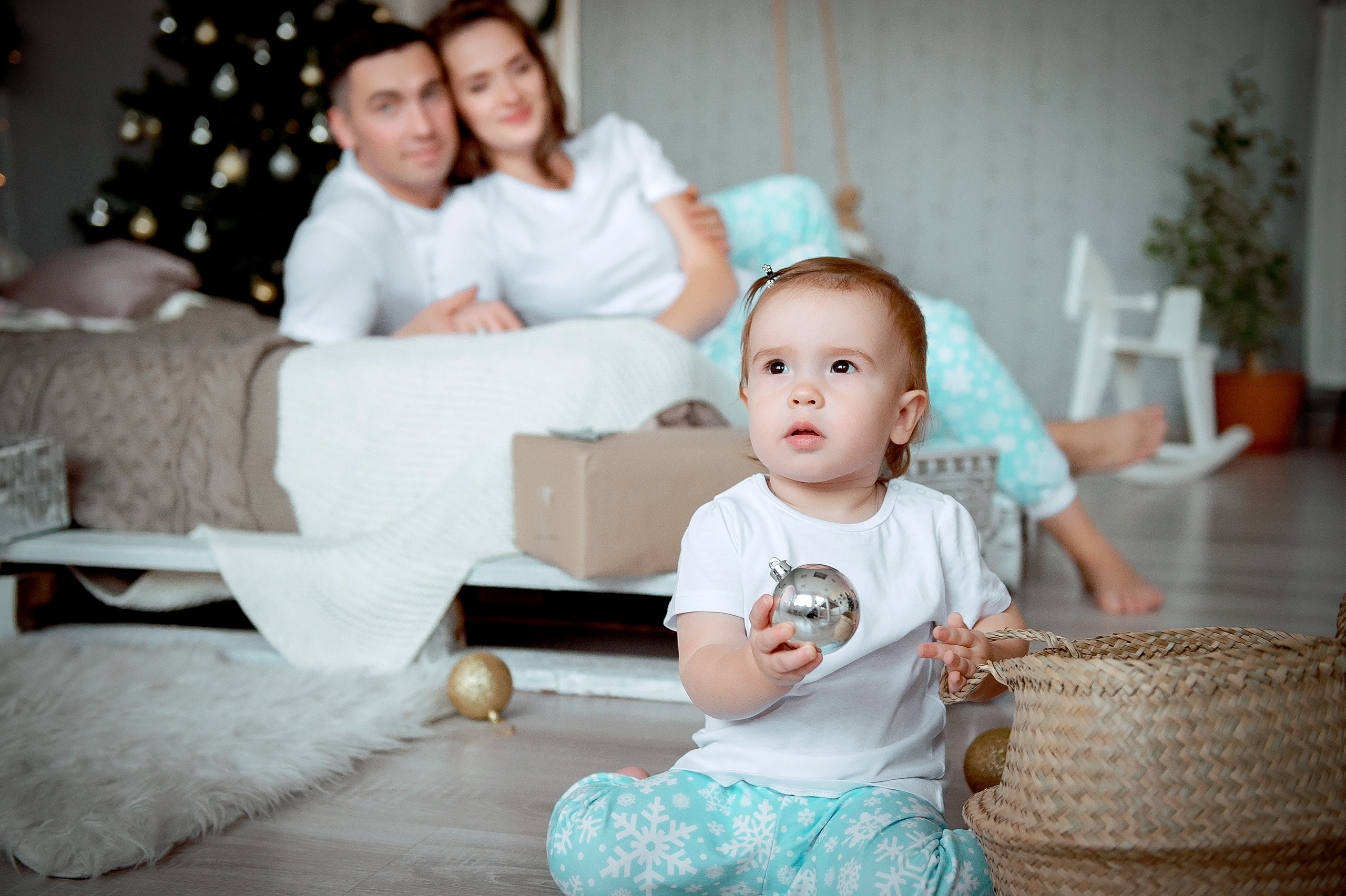 Семейная новогодняя фотосессия во Фрязино в фотостудии. Свадебный и семейный фотограф Виктория Носачёва. Щелково, Москва и МО
