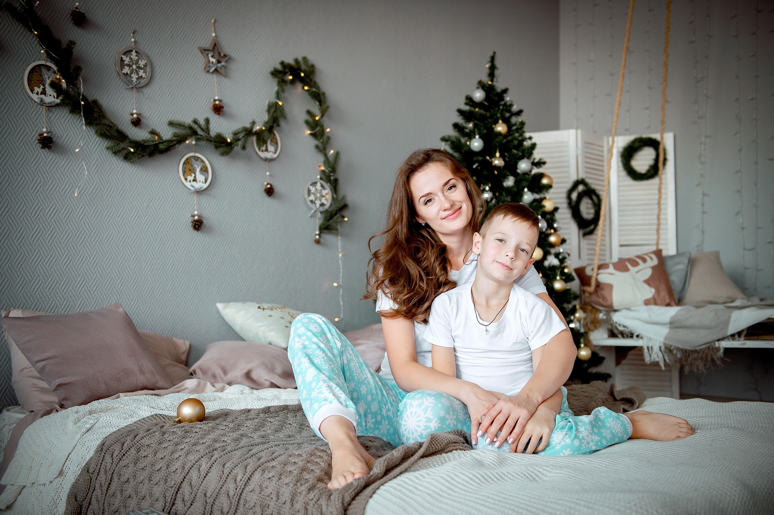 Семейная новогодняя фотосессия во Фрязино в фотостудии. Свадебный и семейный фотограф Виктория Носачёва. Щелково, Москва и МО