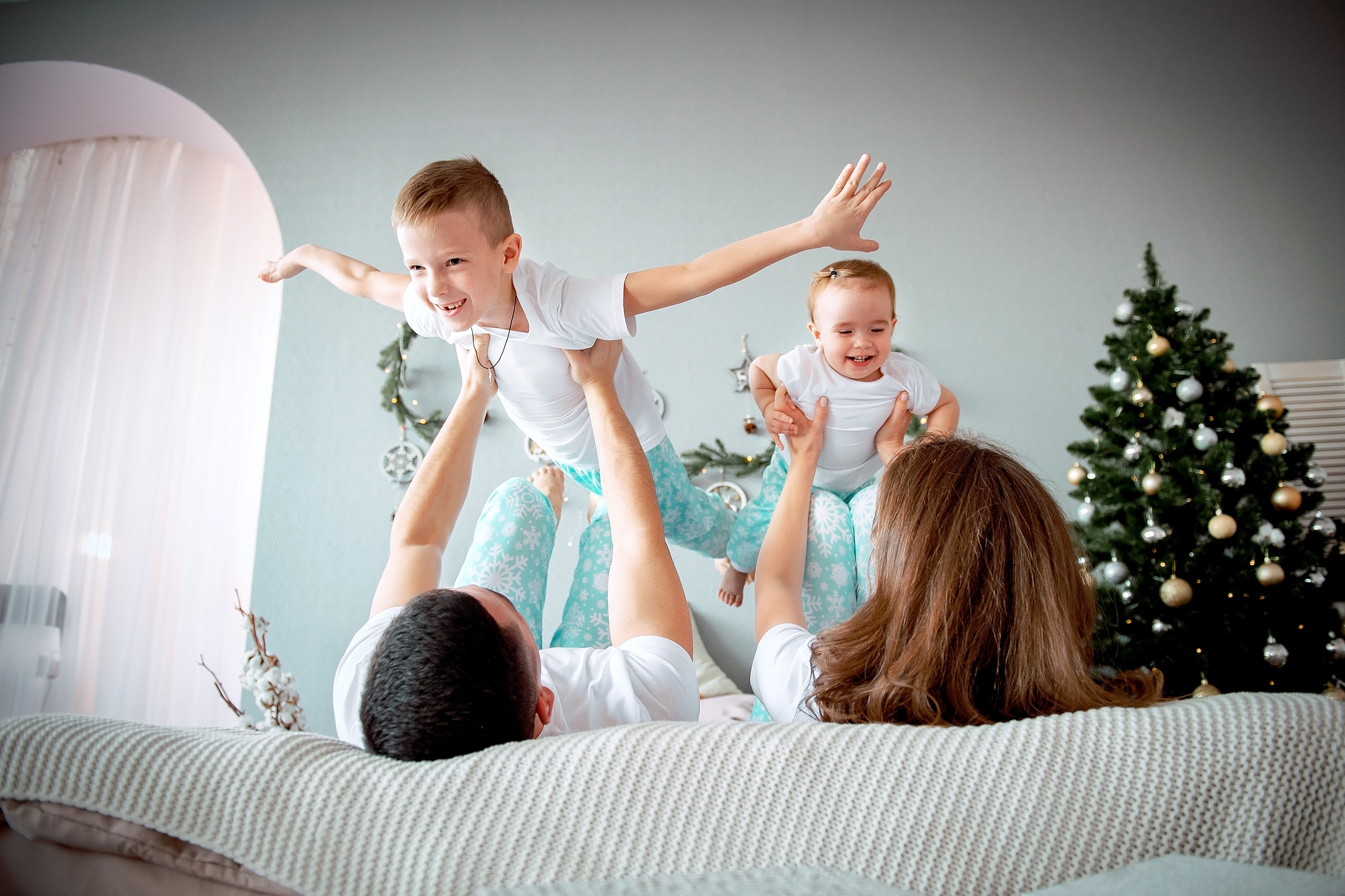 Семейная новогодняя фотосессия во Фрязино в фотостудии. Свадебный и семейный фотограф Виктория Носачёва. Щелково, Москва и МО