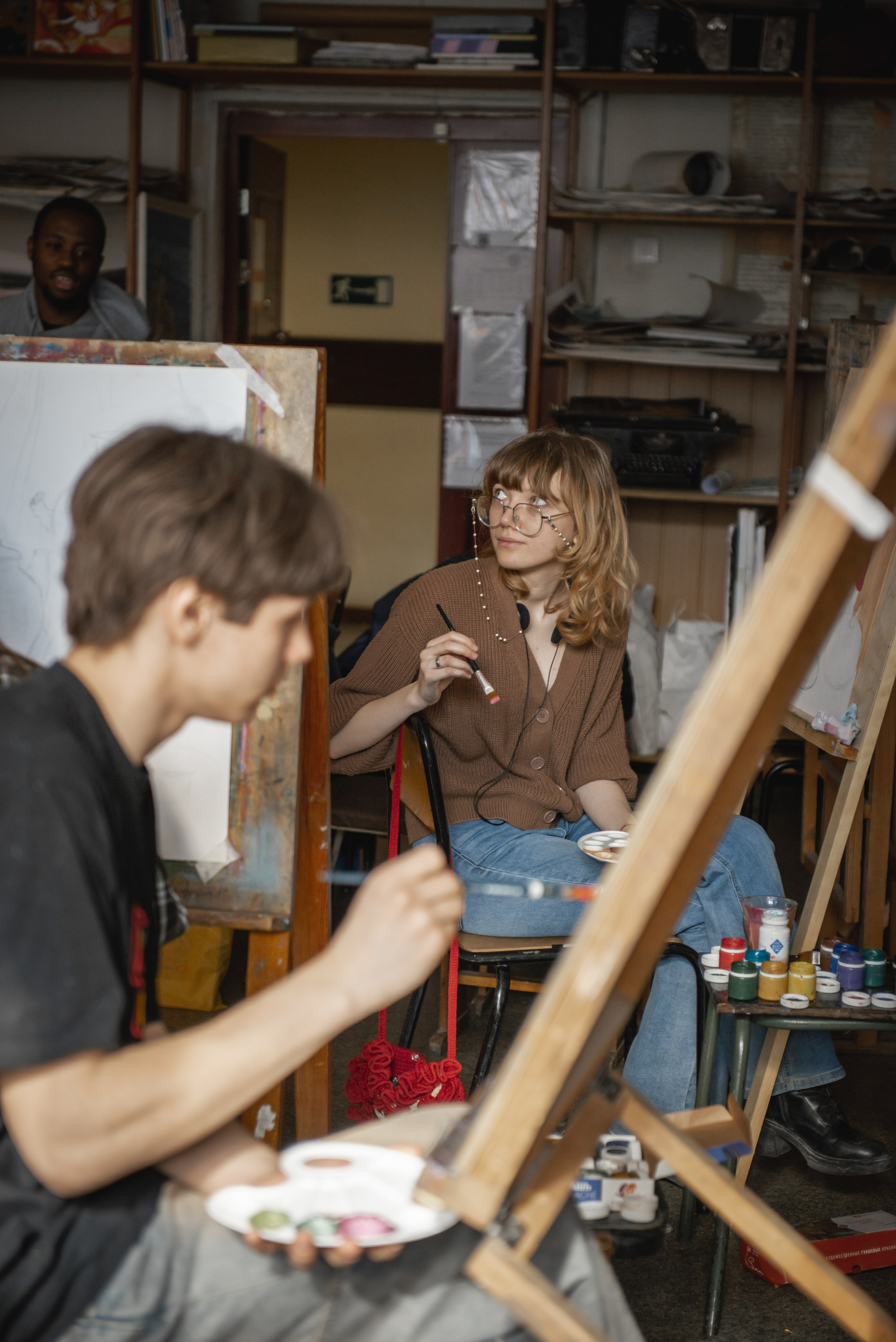 В мастерской. Фотограф Алёна Липатова. Репортаж. Портрет. Москва