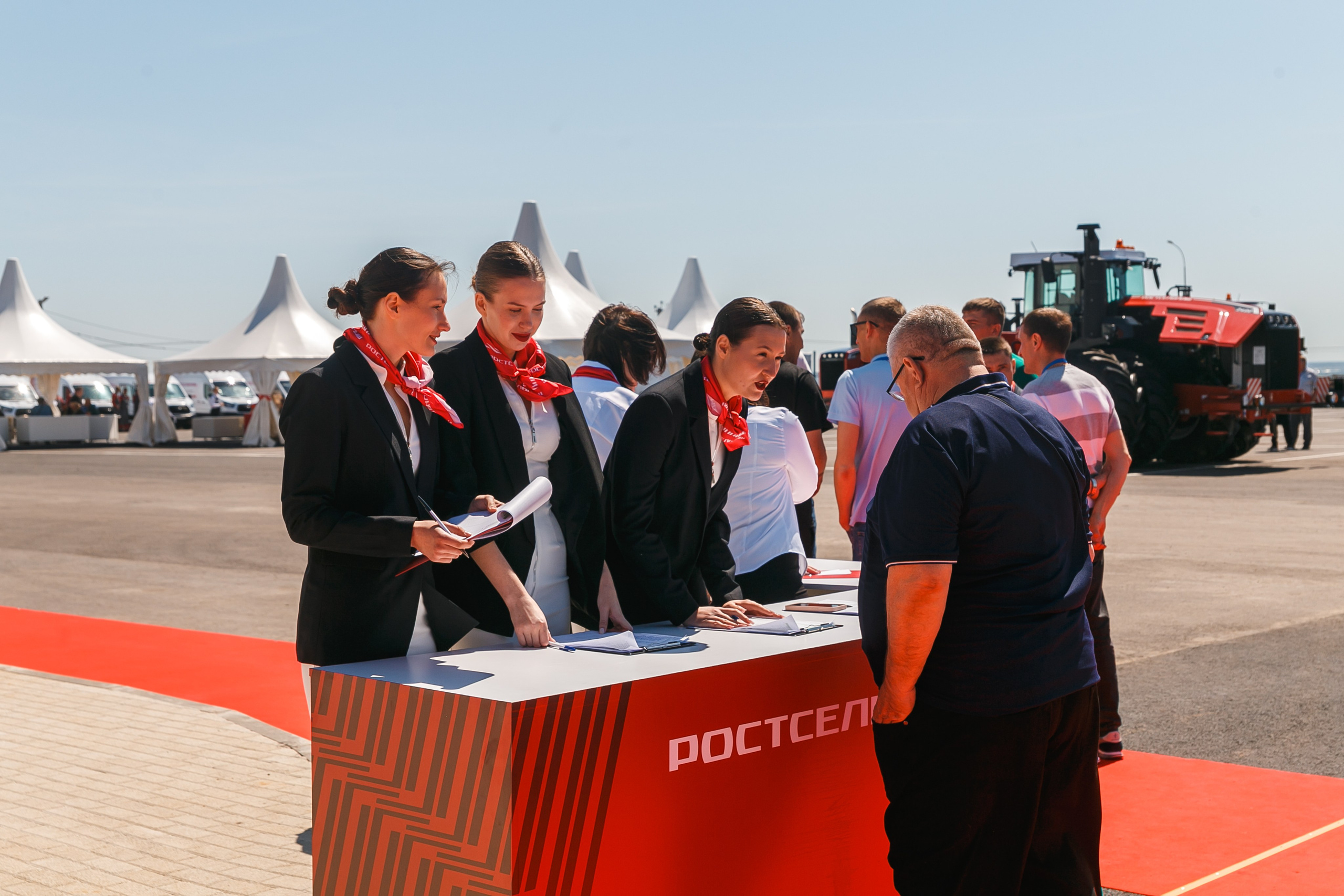 Открытие дилерского центра Ростсельмаш. Событийный фотограф Максим Бескоровайновнов