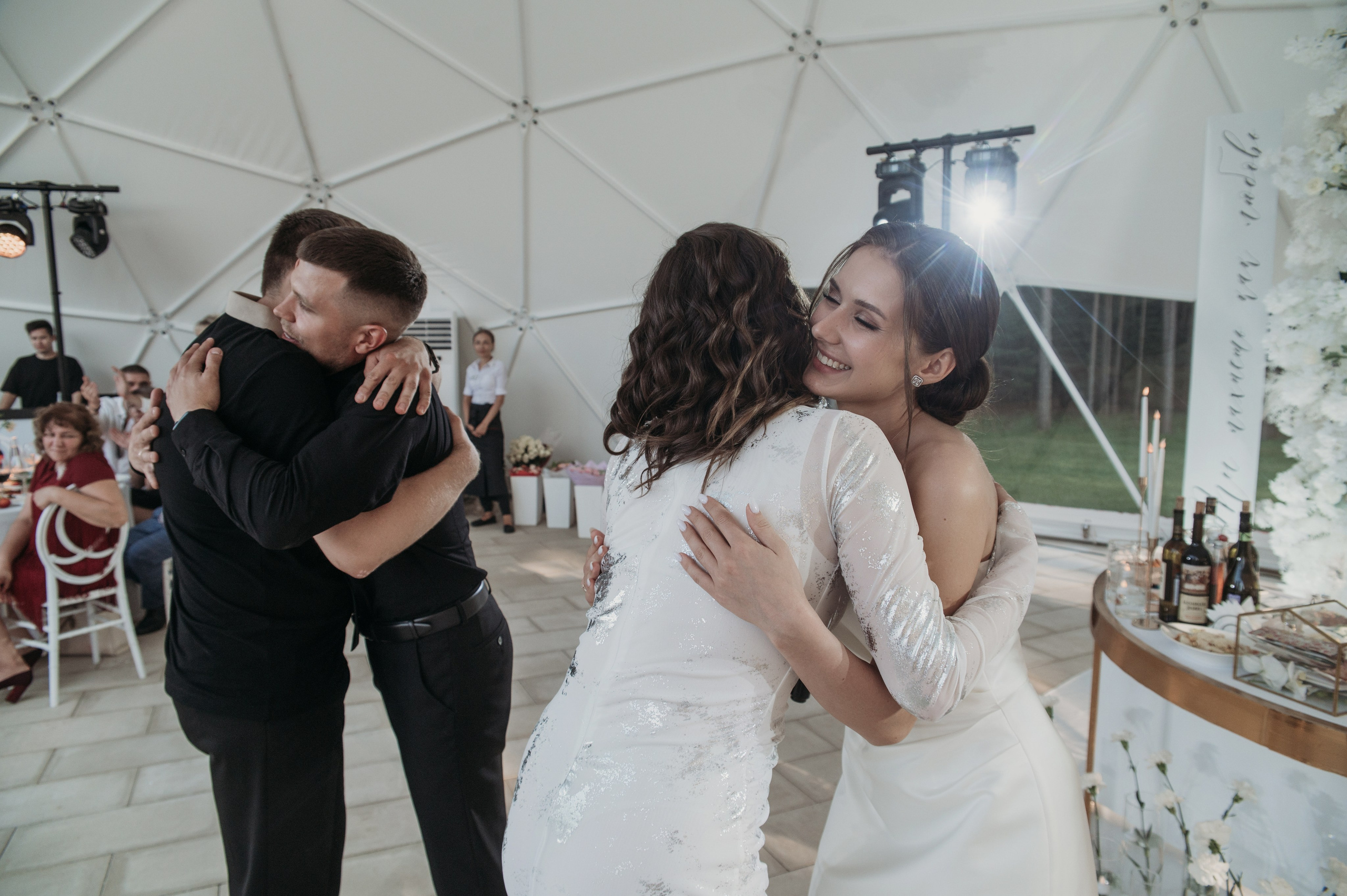 Свадебная фотосессия с утром невесты и красивым свадебным банкетом. Свадебный фотограф в Твери, Москве и Санкт-Петербурге Денисова Екатерина