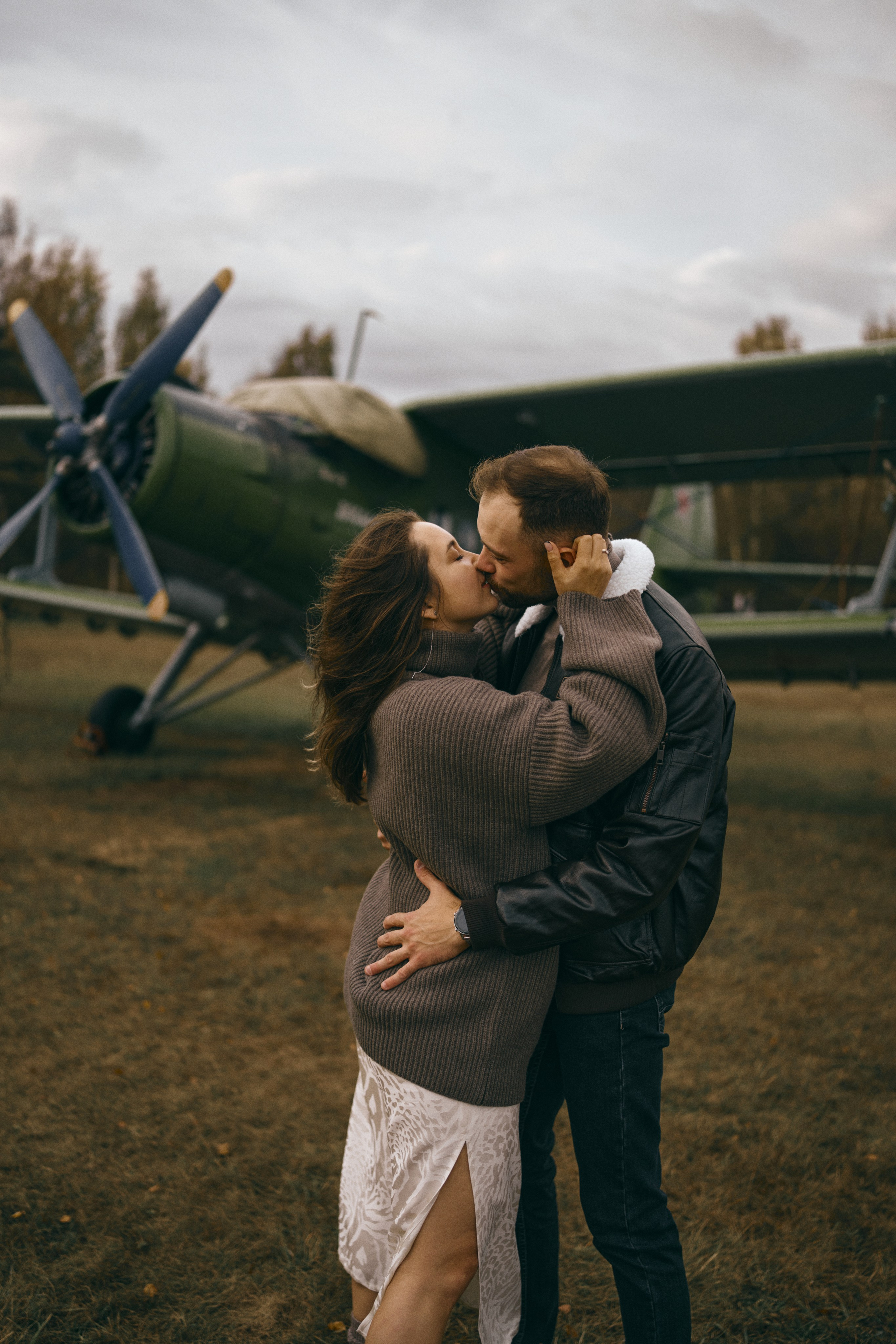 Самолеты, аэродром и двое. Фотограф Киров Анжелика Некрасова