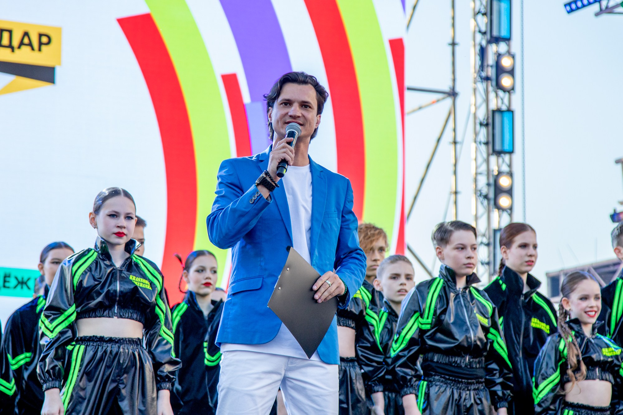 Краевой День молодёжи в Краснодаре 2023. Репортажный, промышленный и маркетплейс-фотограф Дмитрий Чернат
