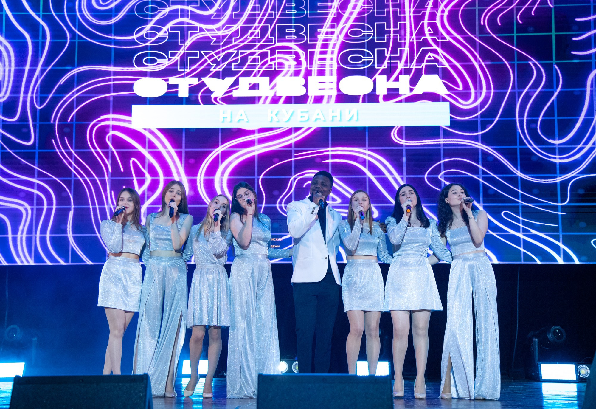 Гала-концерт «Студвесна на Кубани». Репортажный, промышленный и маркетплейс-фотограф Дмитрий Чернат