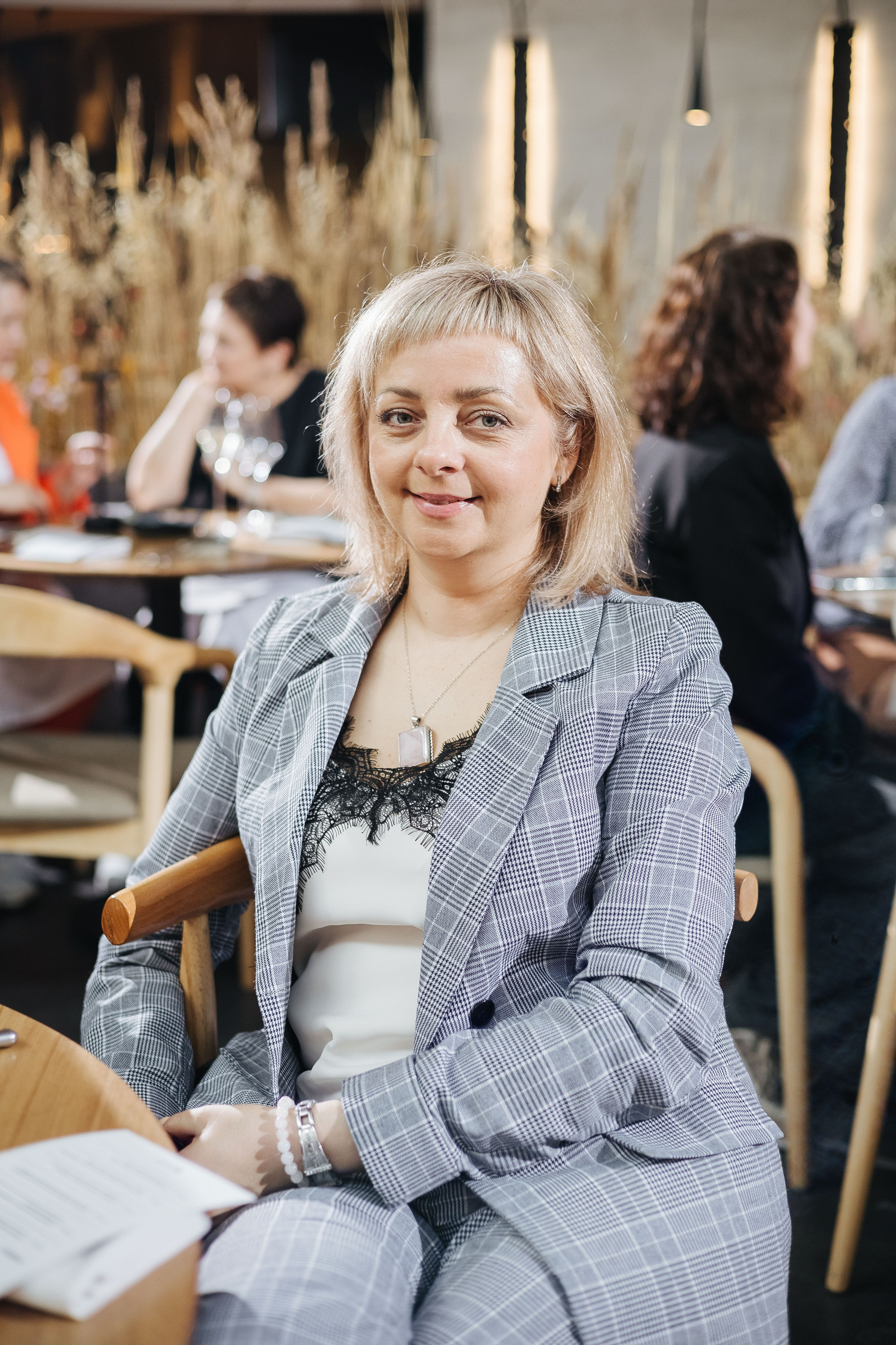 Презентация открытия магазина женской одежды GLVR в ресторане Fresco. Фотограф в Красноярске Надежда Воскресенская