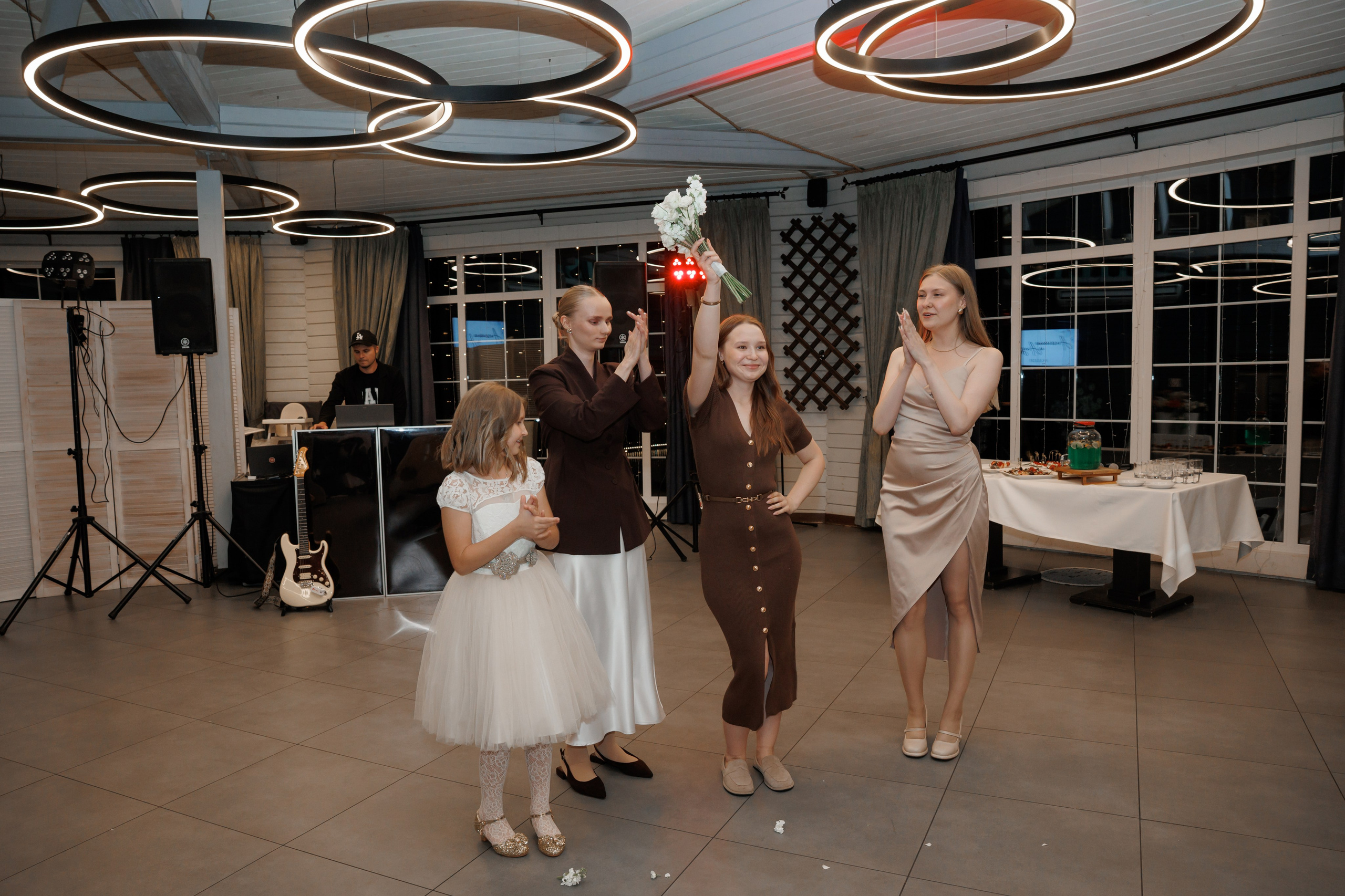 Регистрация в отеле Fish Point, ЗАГС Бутово, прогулка в Остафьево. Свадебный и репортажный фотограф (Москва, Королев и другие)