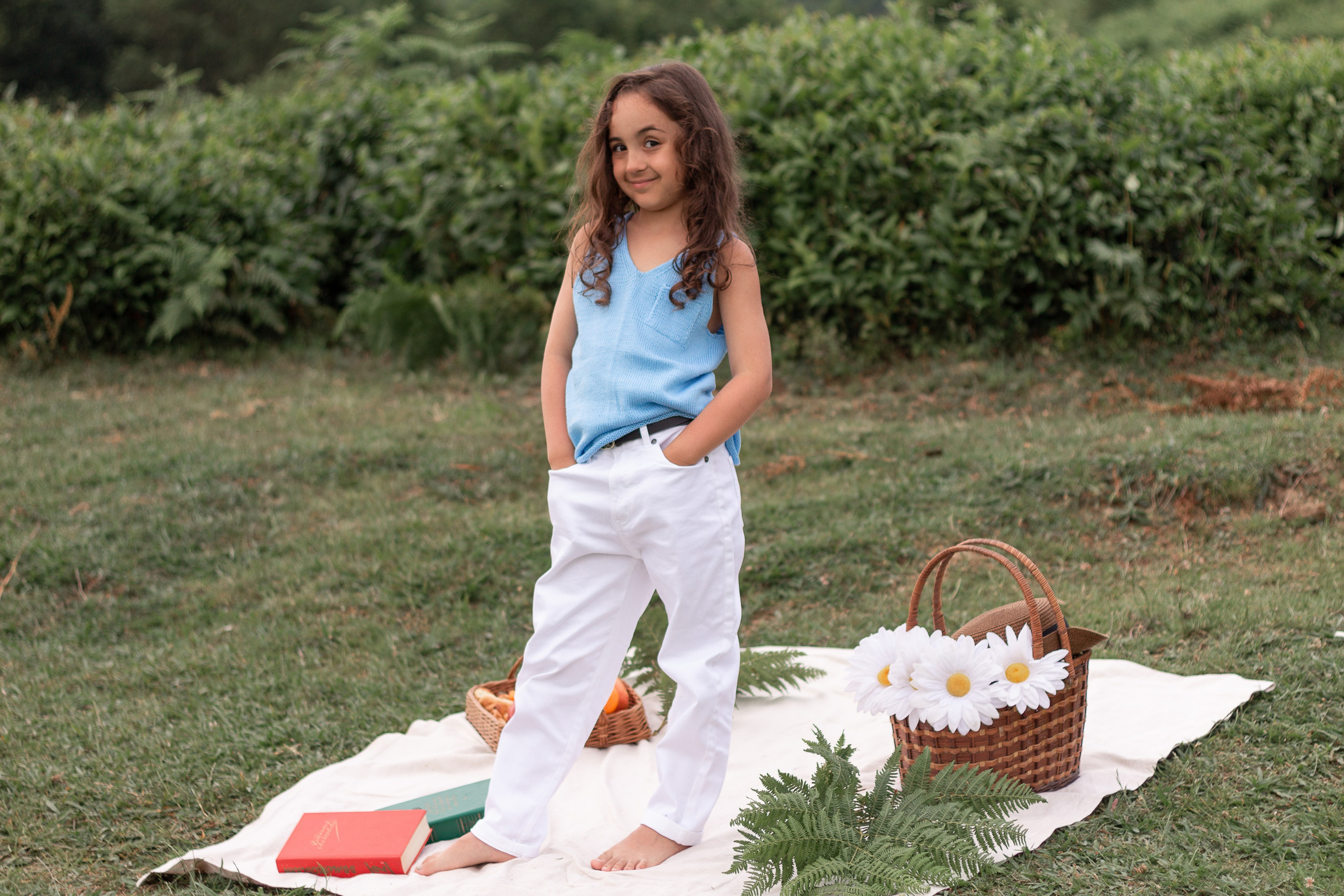 Мама с дочкой встречают закат в горах. Семейный фотограф в Сочи, Лоо, Дагомысе, Вардане Кучумова Олеся