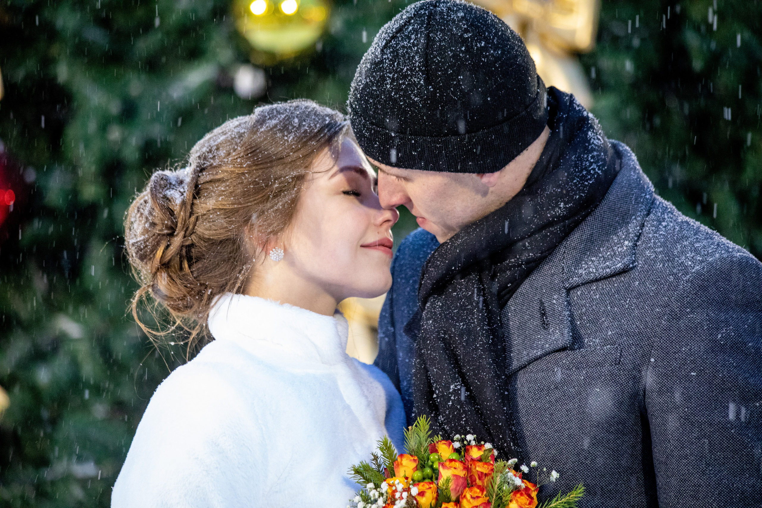 kogan.studio - молодожены целуются на льду в химках