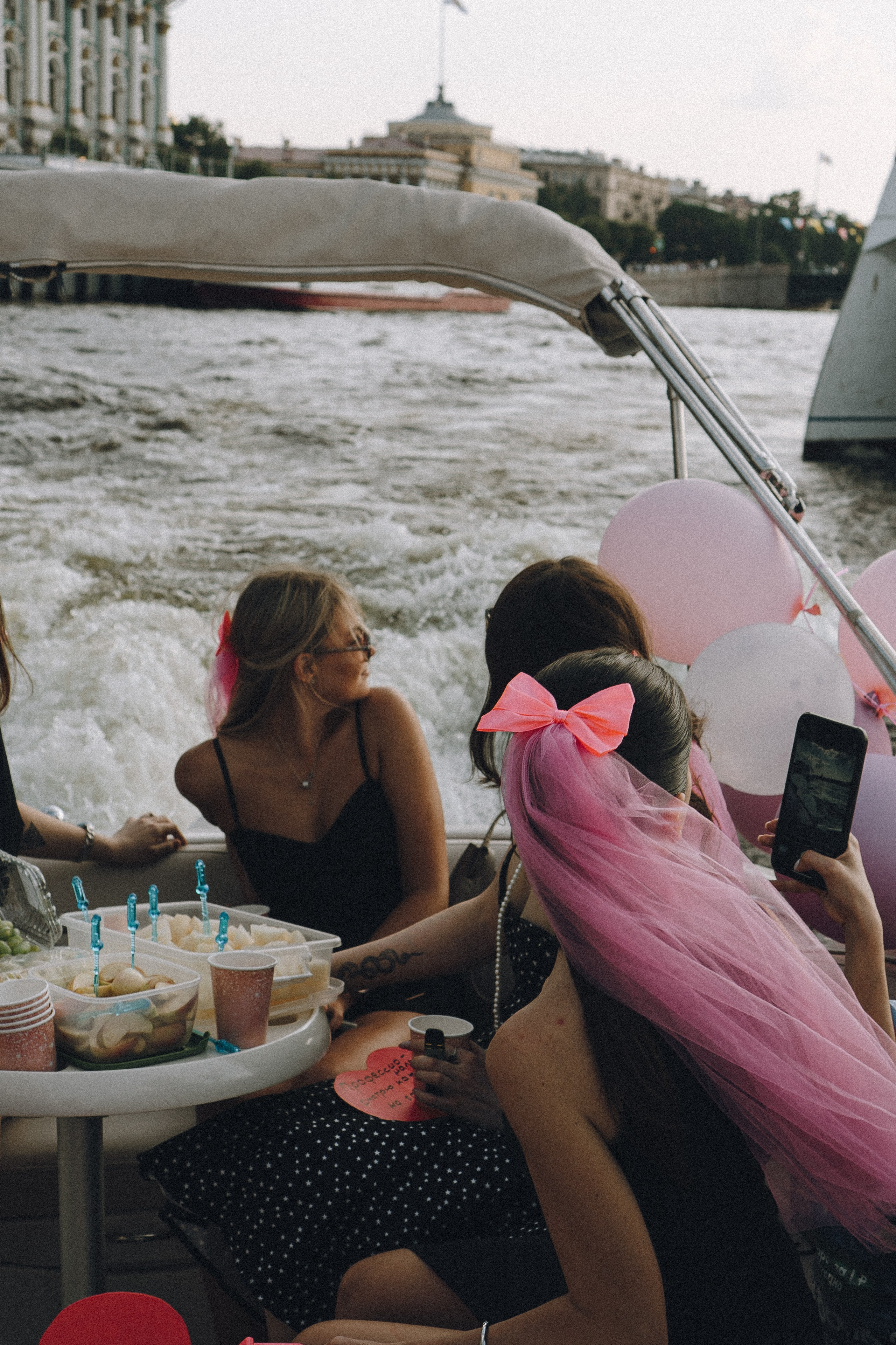 ДЕВИЧНИК НА КАТЕРЕ. Профессиональный фотограф, Санкт-Петербург — Виктория Богомолова
