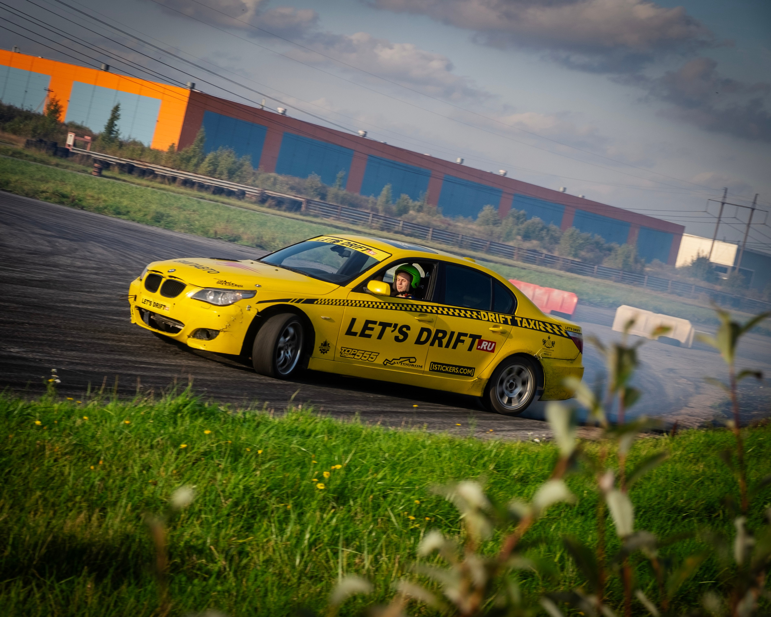 AUTODROM FEST 21.09.25. Автомобильные фотографии и рисунки в Санкт-Петербурги Пашков Дмитрий