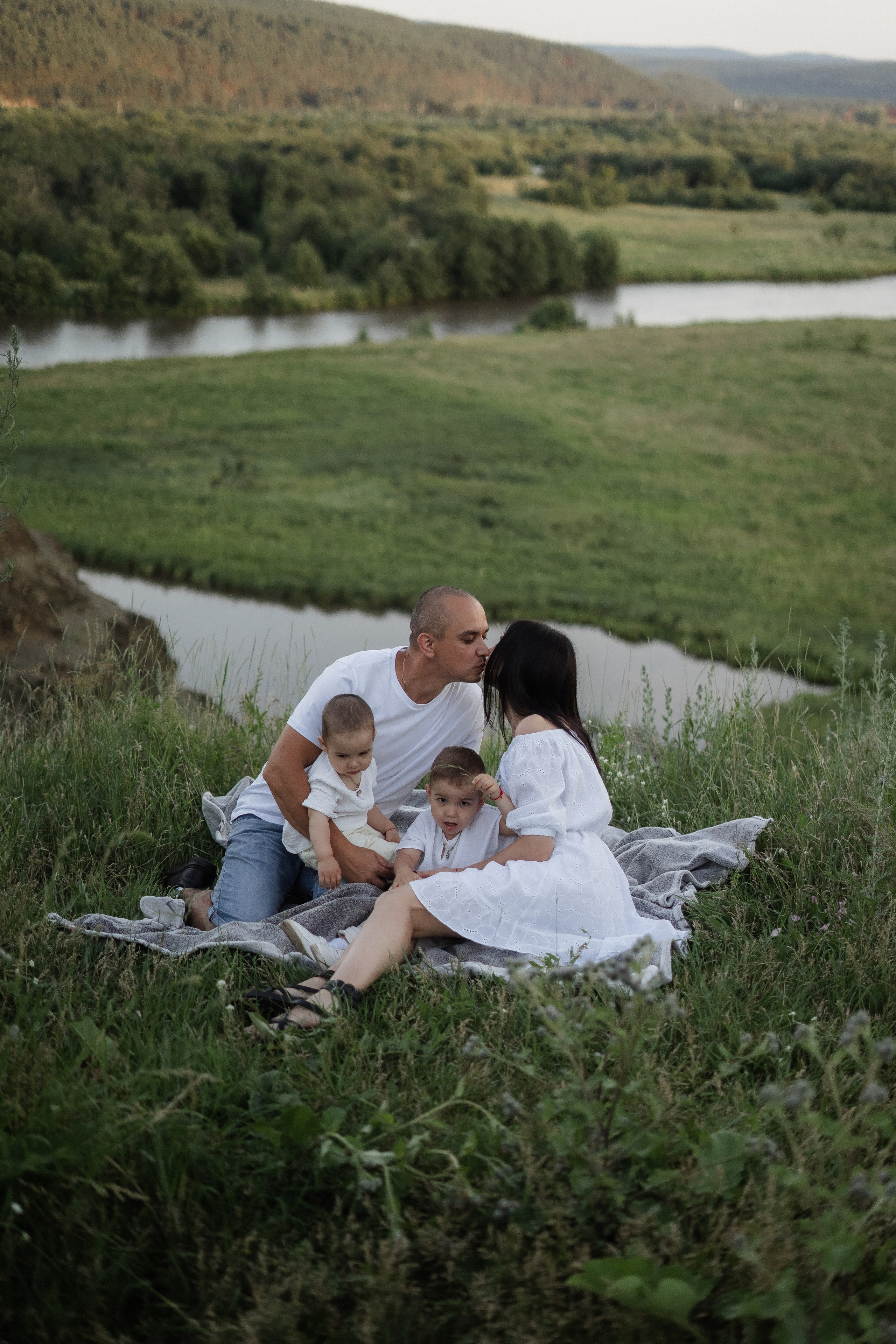 Аня, Денис, Ямиль и Даня. Главная