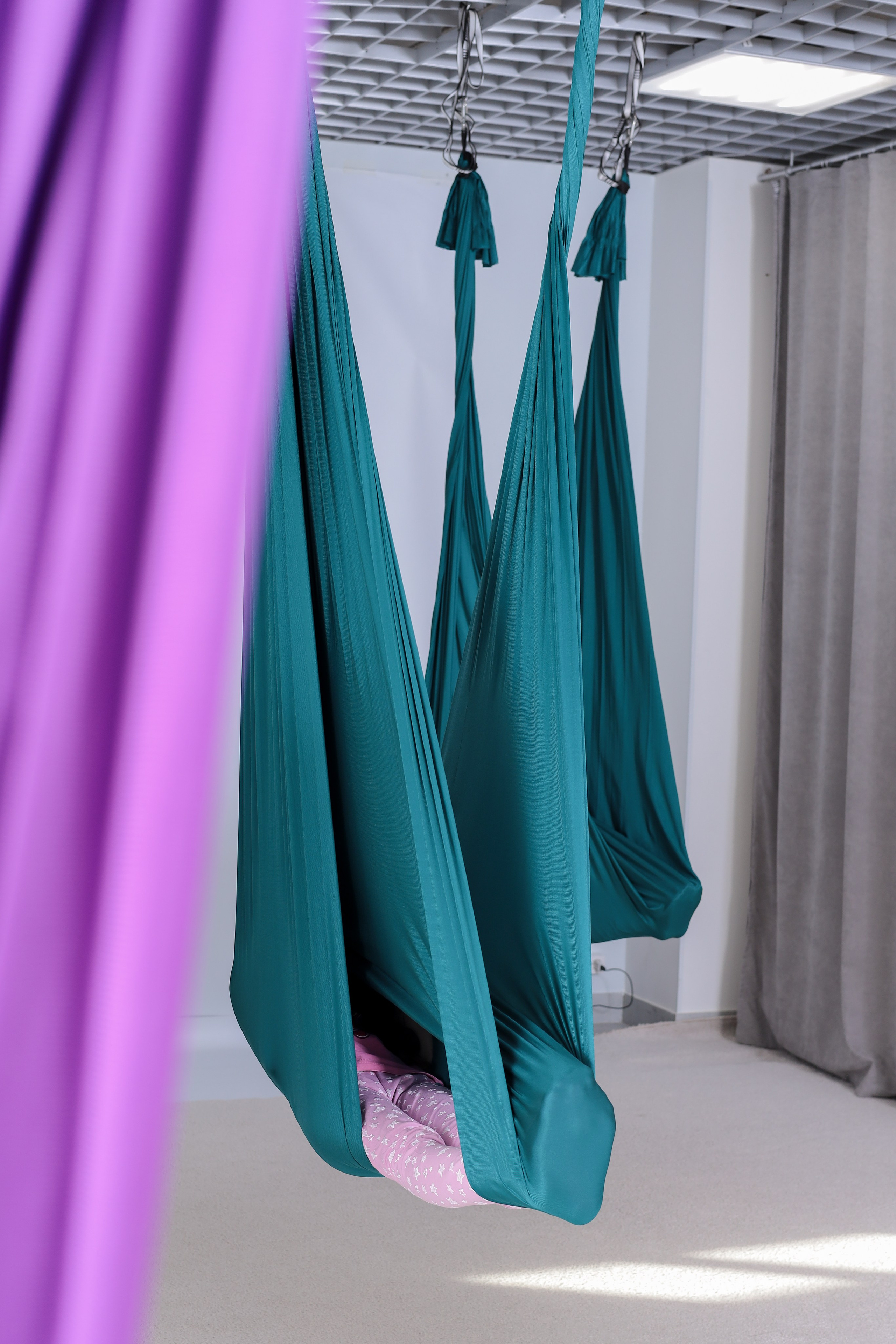 Детская аэройога. Фотограф Надршина Лилия