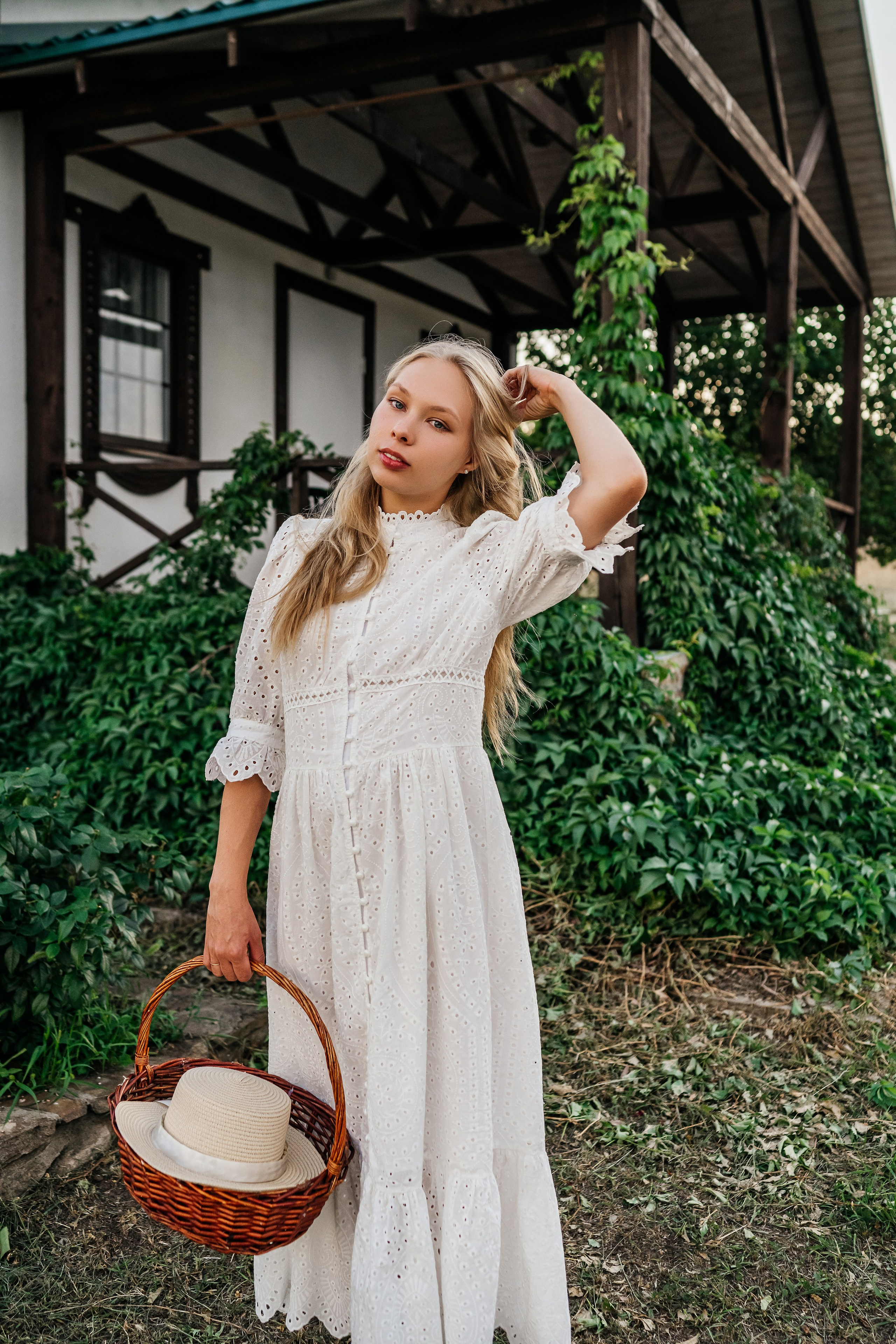 Девушка русская летом в деревне на природе. Фотограф в Каменске-Шахтинском Ольга Сагал