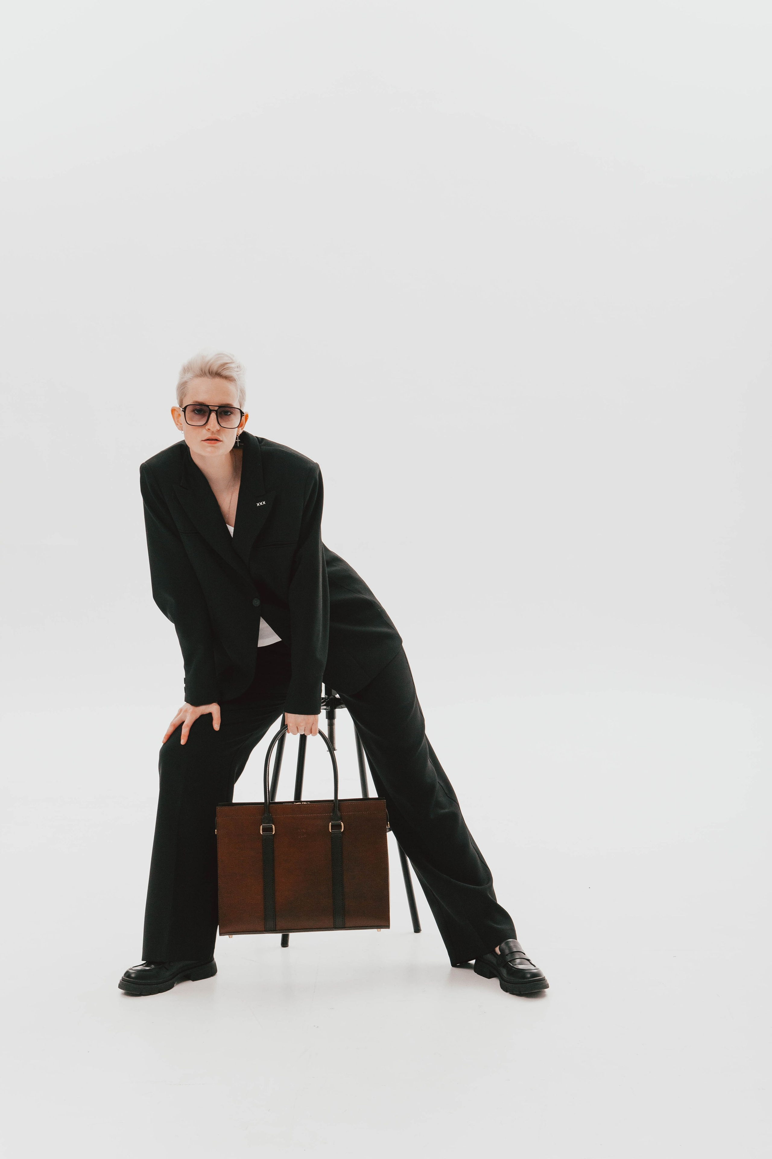 Анна Гречаная и изделие Дана Настаса 💼. Фотограф Ольга Крукле