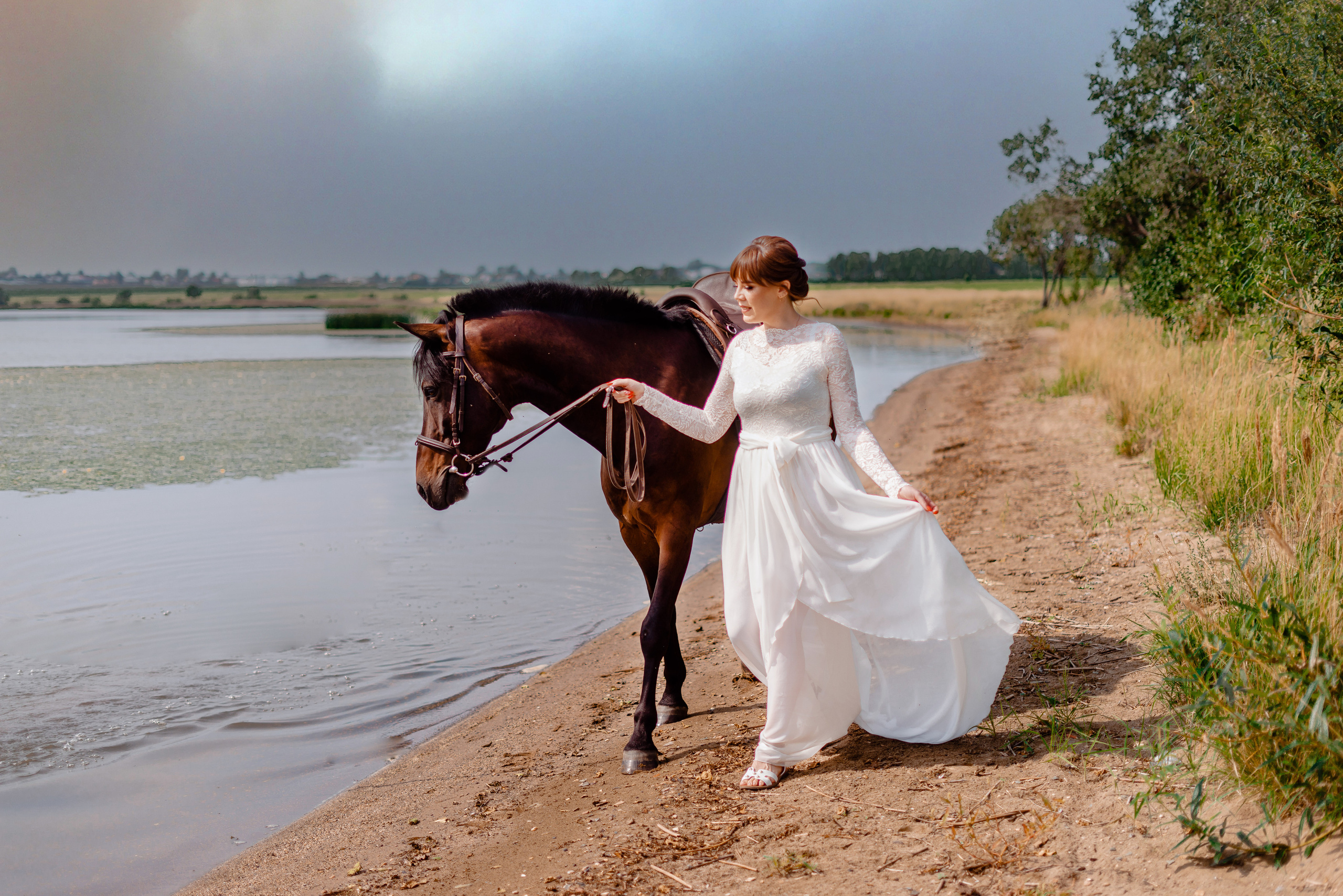 Невеста на лошади. Семейный и детский фотограф в Екатеринбурге и НевьянскеТимурова Алина