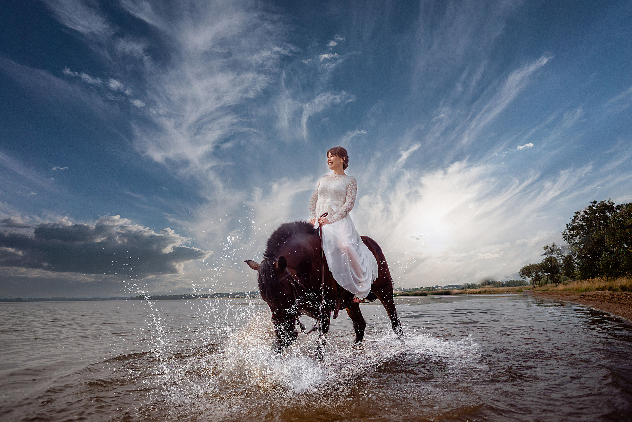 Невеста на лошади. Семейный и детский фотограф в Екатеринбурге и НевьянскеТимурова Алина
