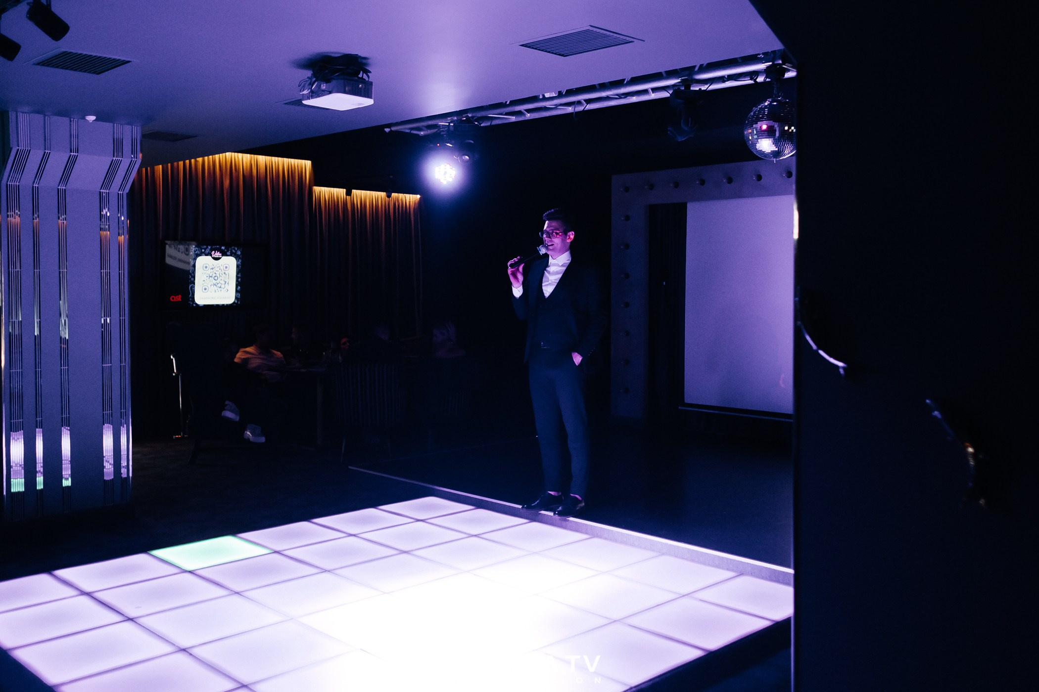 POP-STAR PARTY в караоке-баре «Volna»