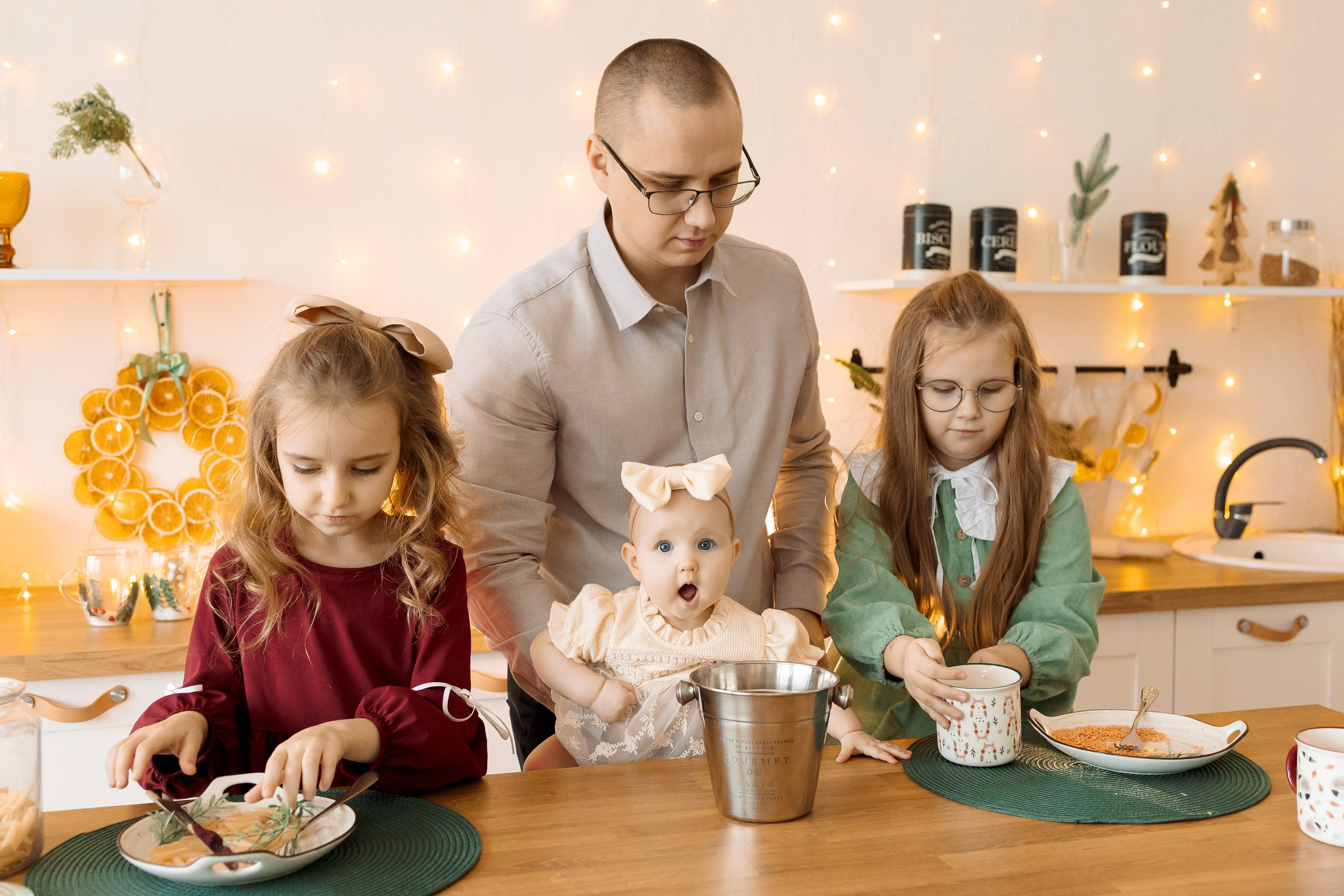 Новогрдняя семейная фотосессия с дочками. Семейный Фотограф в Москве Евгения Симоненко