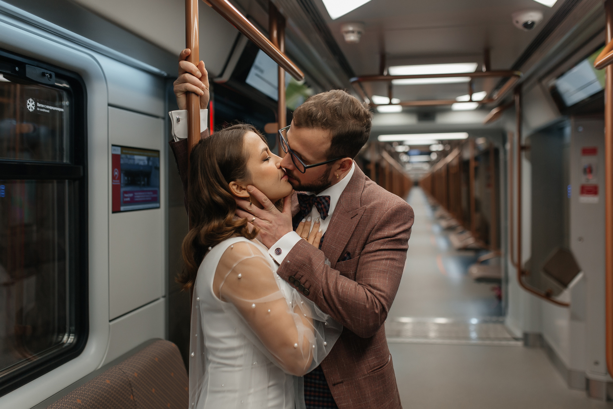 Ночная регистрация брака на станции метро Маяковская. Фото Радости. Свадебный и семейный фотограф в Москве Юлия Самойлова