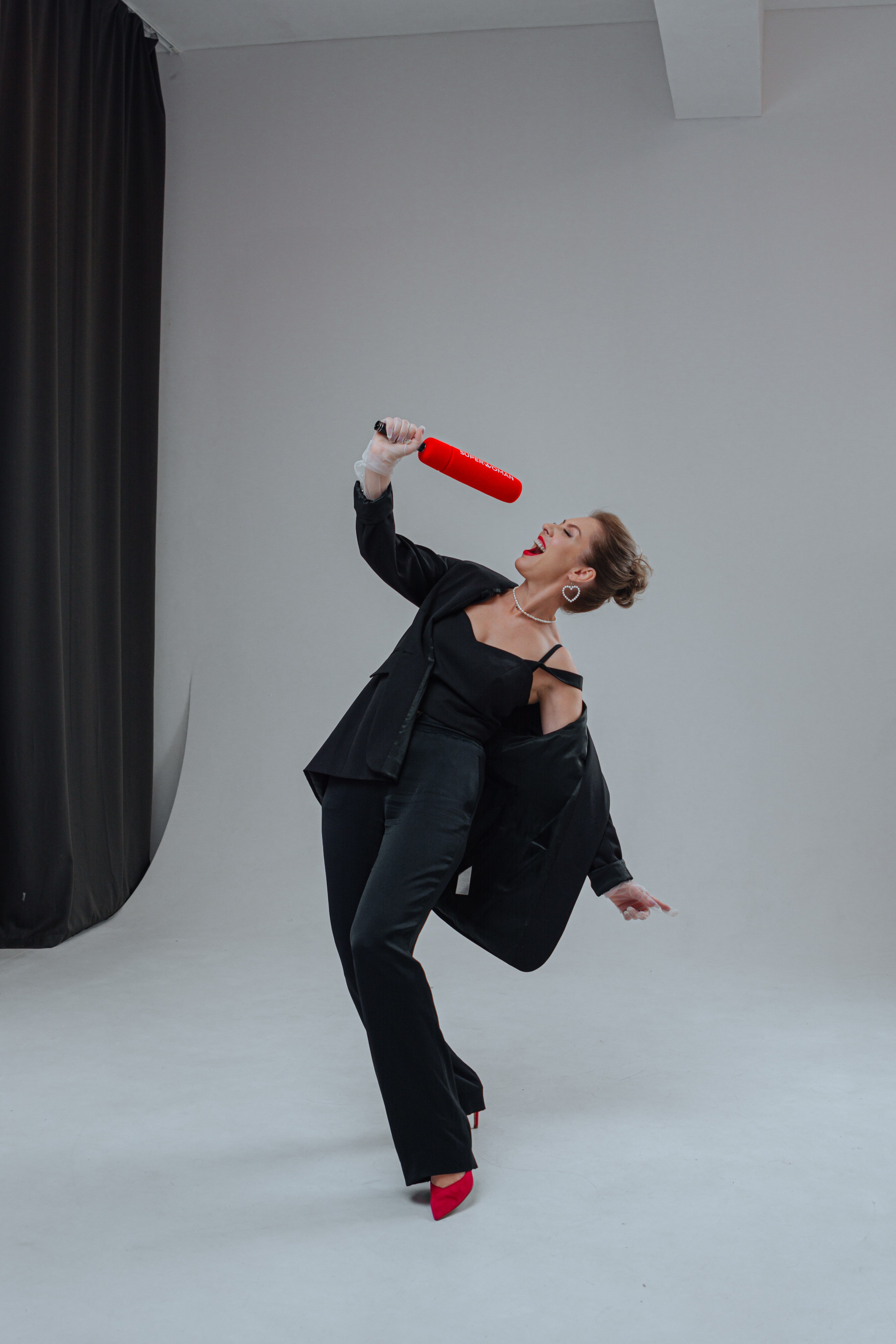 Фотосессия Superwoman Натальи и Светланы для афишы. Портретный фотограф в Санкт-Петербурге Дмитриева Наталия