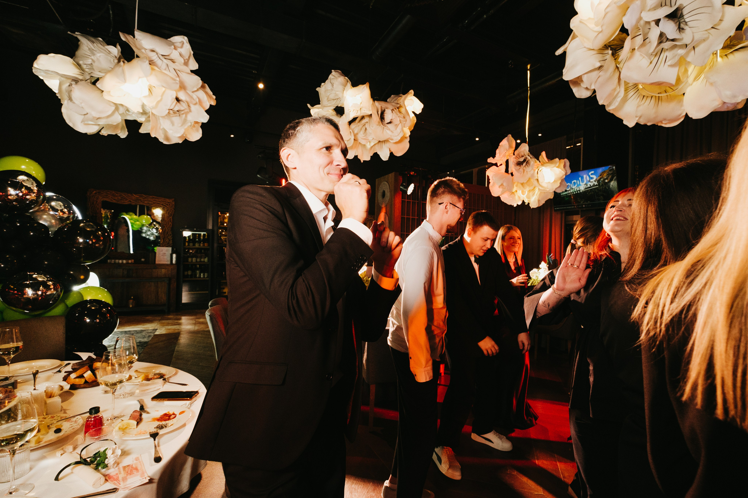 Корпоратив в Сириусу (Адлер) 10 лет компании. Свадебный фотограф Денис Ожигин в Краснодаре и крае. Эмоциональная и стильная съемка вашего дня