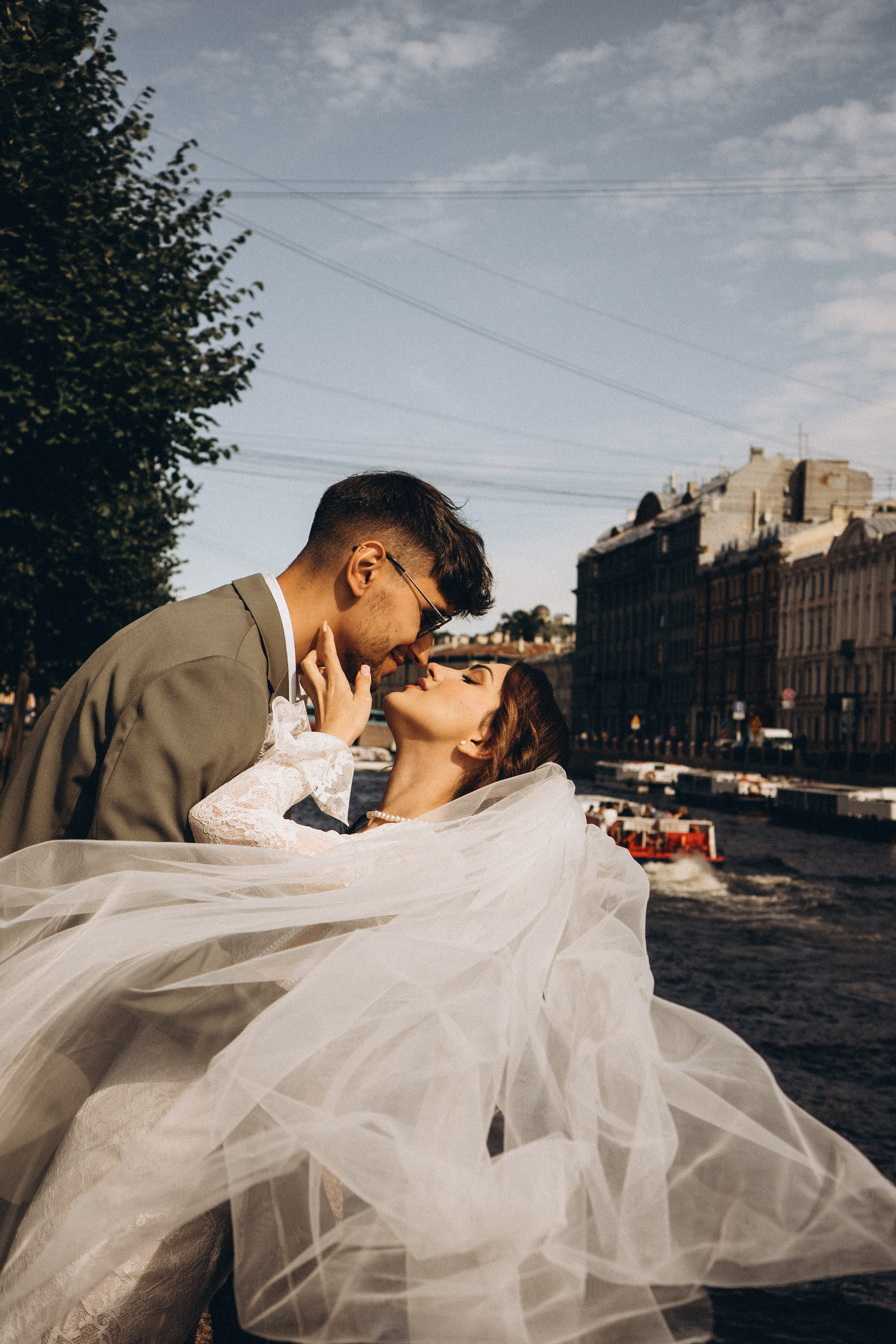 СВАДЕБНАЯ ПРОГУЛКА ВОЗЕ ИСАИКЕВСКОГО СОБОРА АСТОРИИ И ЗАКОНОДАЛЕТНОГО СОБРАНИЯ. Профессиональный фотограф, Санкт-Петербург — Виктория Богомолова