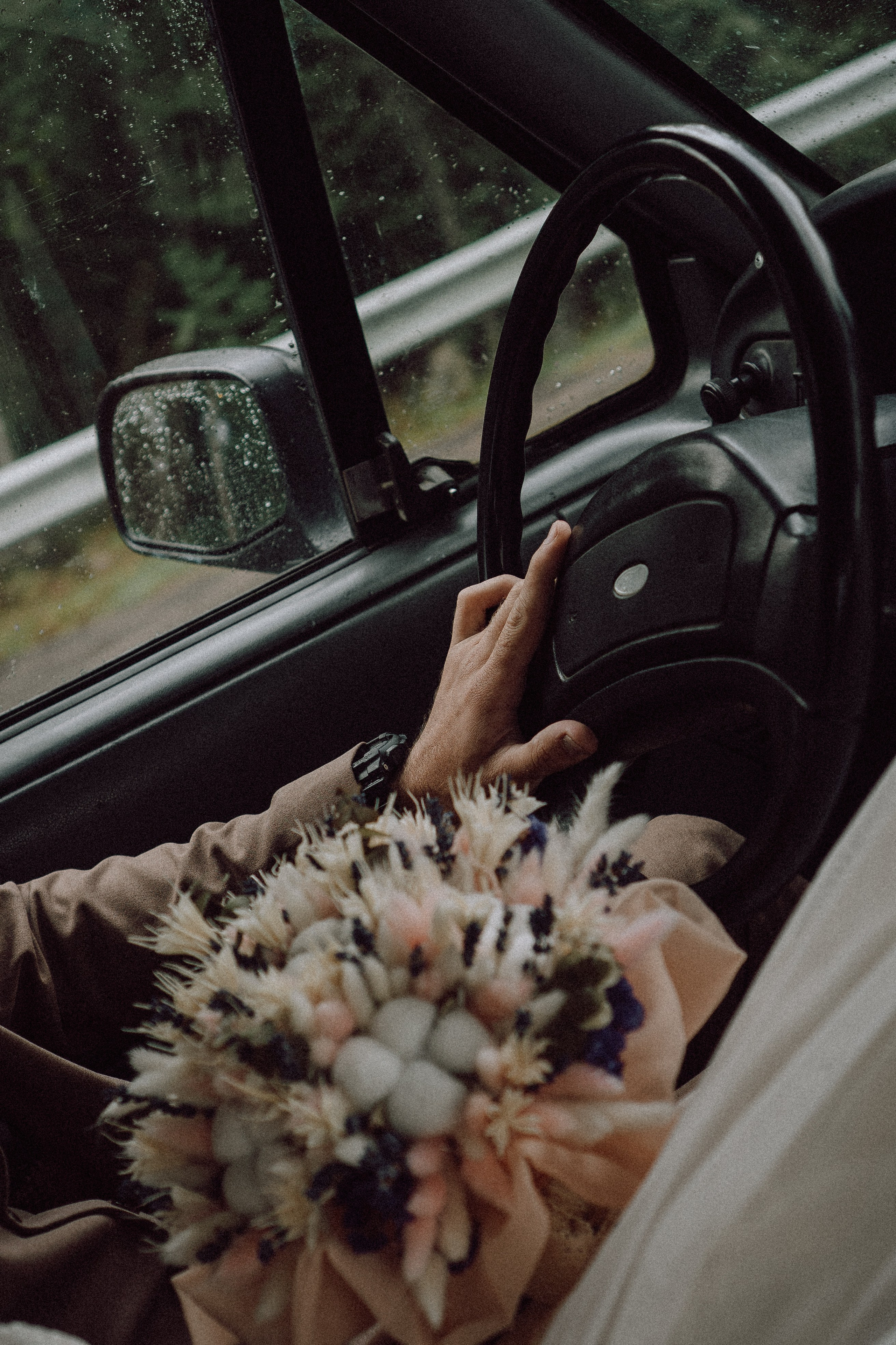СВАДЕБНАЯ ФОТОСЕССИИЯ ПАРЫ В ГОРОДЕ ПРИОЗЕРСК В СОСНОВОМ ЛЕСУ И С ПИКАПОМ. Профессиональный фотограф, Санкт-Петербург — Виктория Богомолова