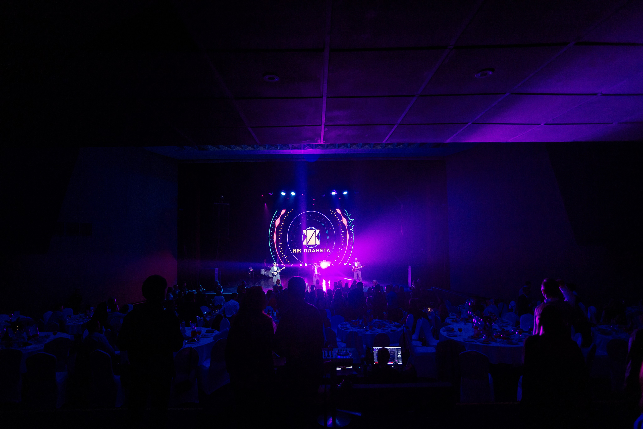 РЕПОРТАЖ: НОВЫЙ ГОД В ДК МЕТАЛЛУРГ. Профессиональный фотограф в Ижевске Леша Петров