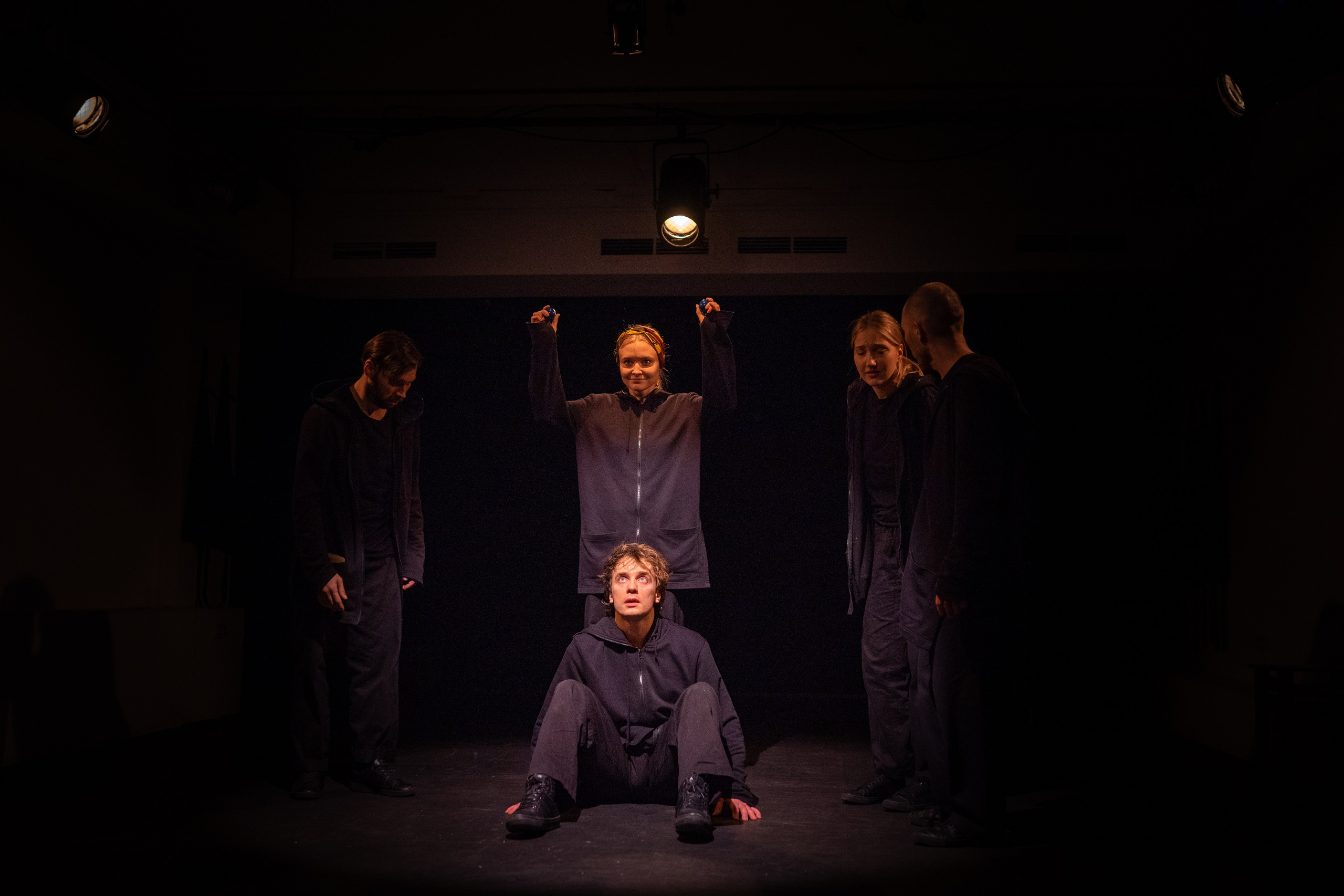 Преступление и наказание. Фотограф Нинель Гюрсой, г. Москва