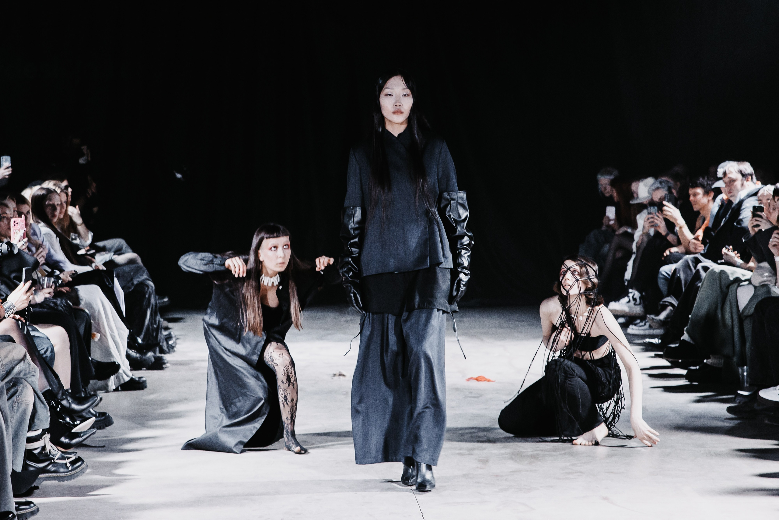 AUXI catwalk андеграунд показ-перфоманс. Фотограф в Санкт-Петербурге Вагнер Юлия