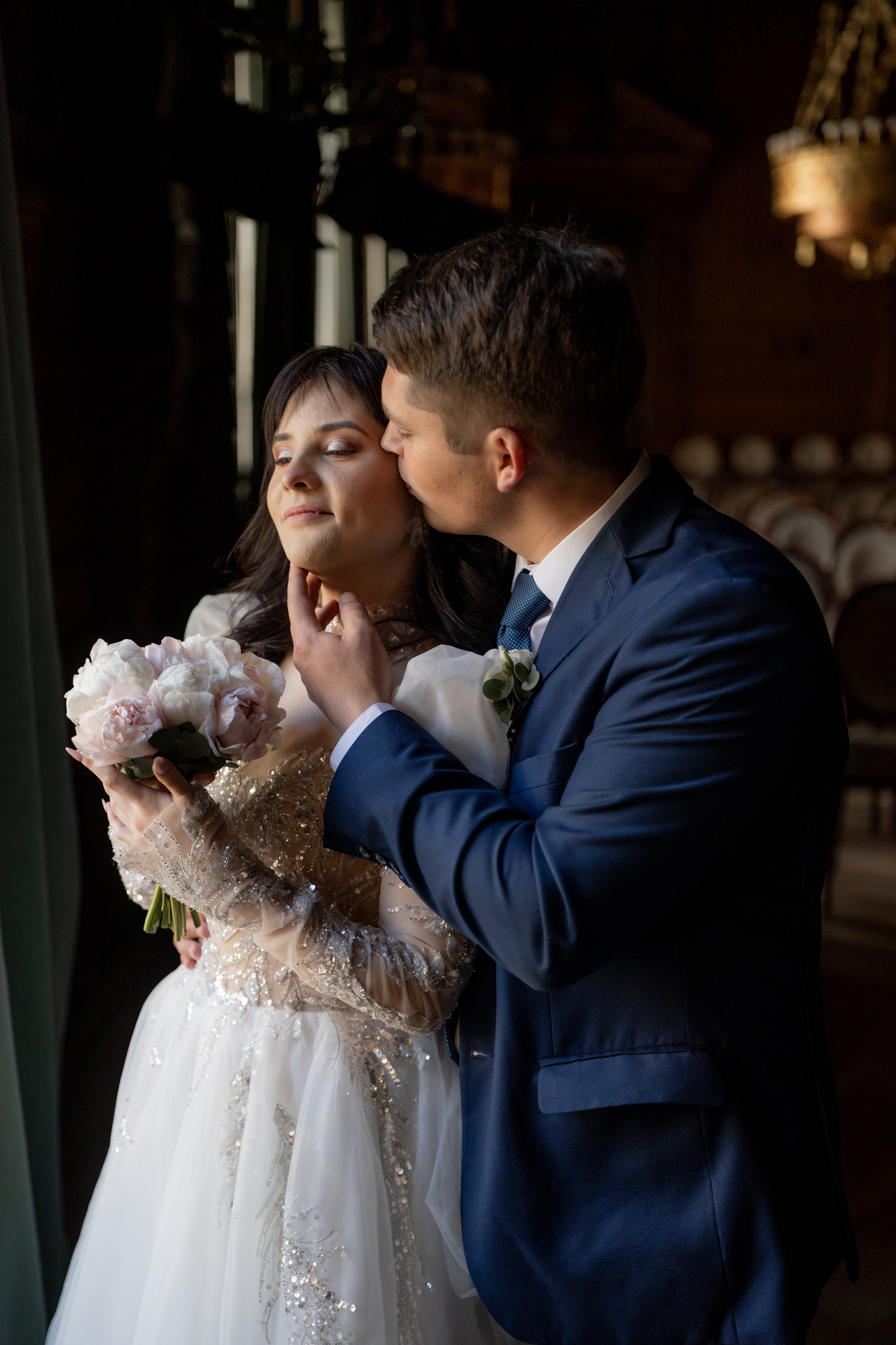 Свадебная фотосессия в Доме ученых. Свадебный фотограф Александр Невский в Санкт-Петербурге