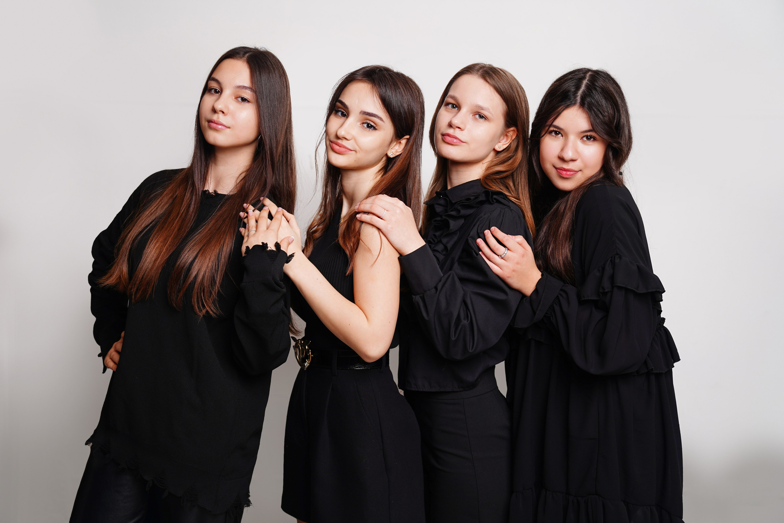 Мелкие группы / старшие классы. MEMENTO.Выпускные альбомы, школьные, юбилейные и другие книги. Ростов-на-Дону