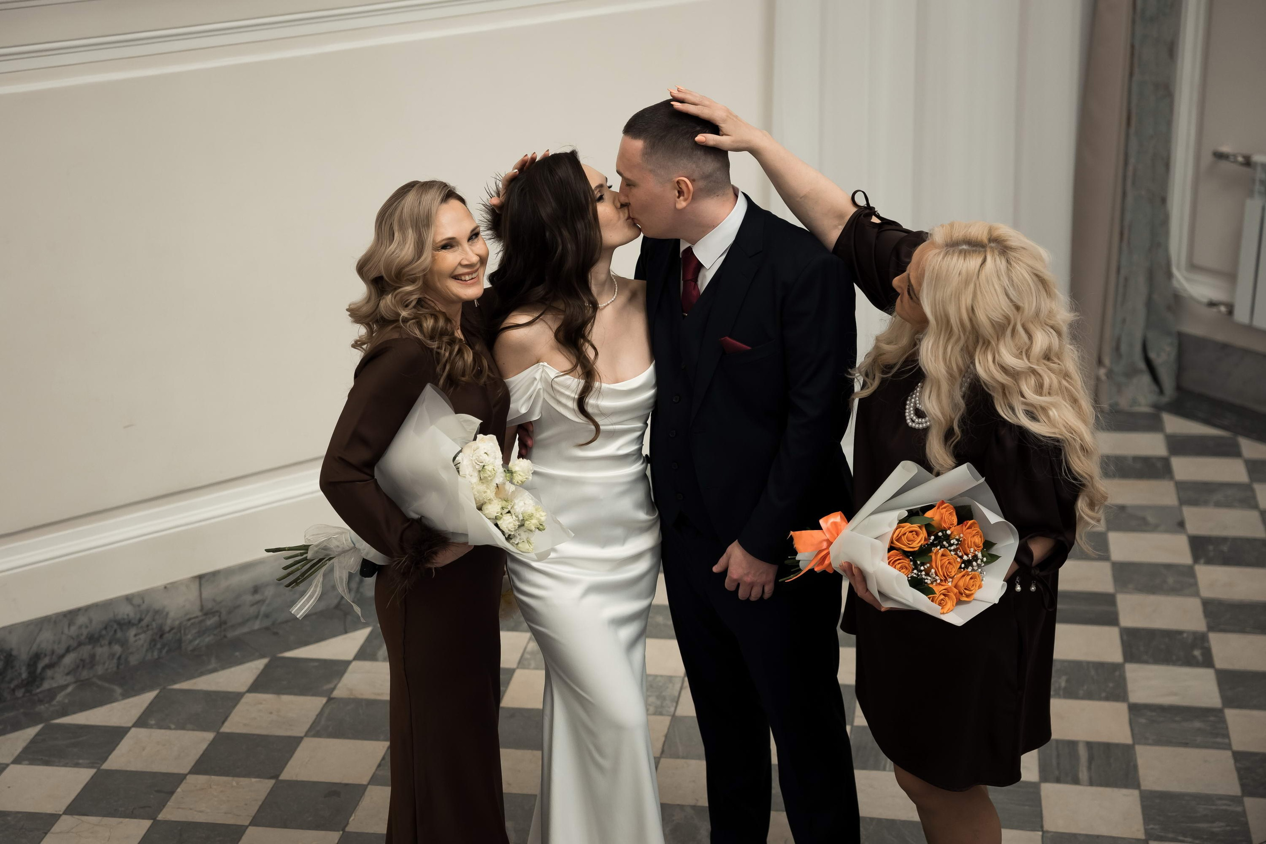 Свадебная фотосессия на Фурштатской. Свадебный фотограф Игорь Брундасов 8PHOTO на свадьбу венчание загс СПб