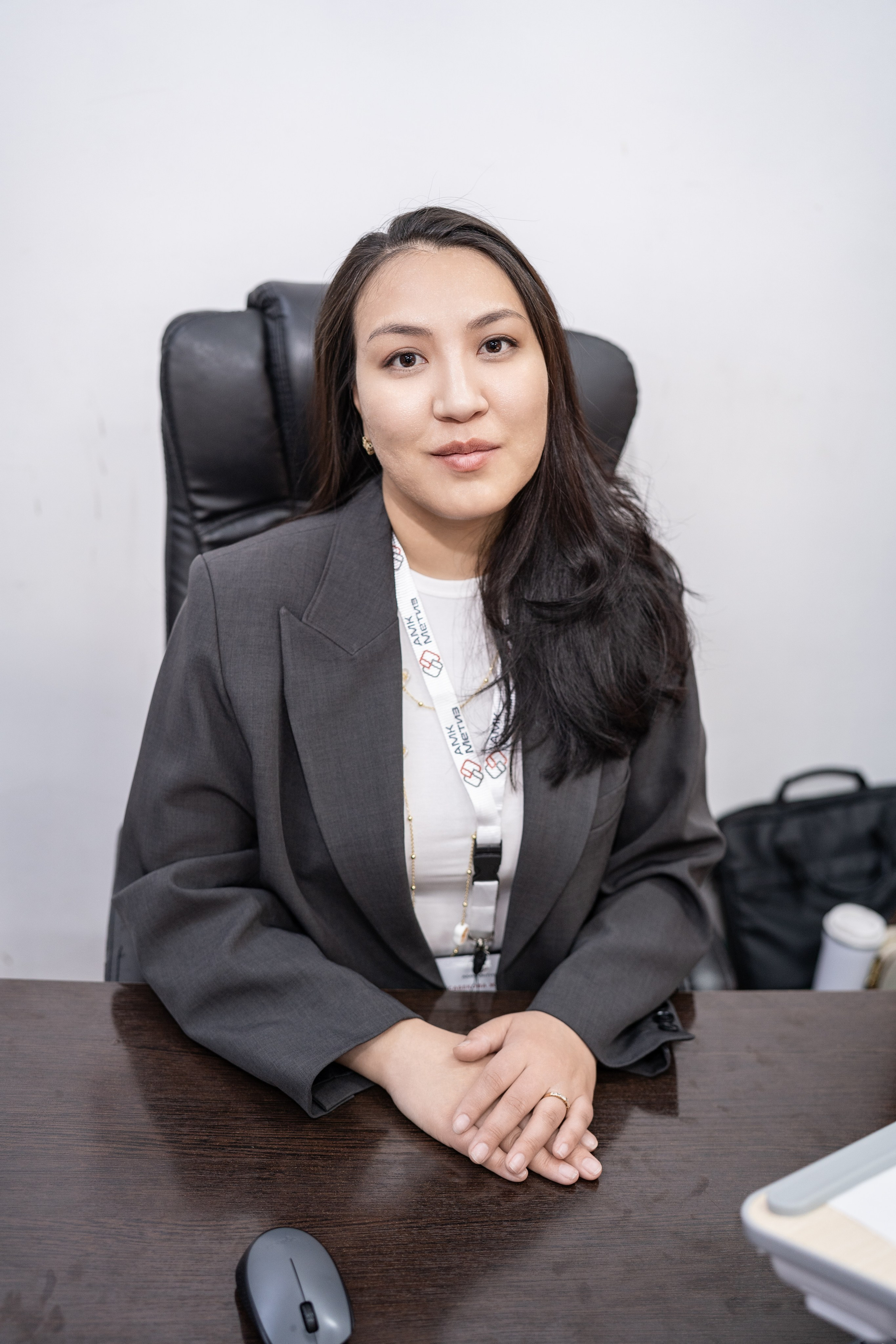 Бизнес портрет для женщин АКМ-Метиз. Семейный фотограф, женский фототерапевт