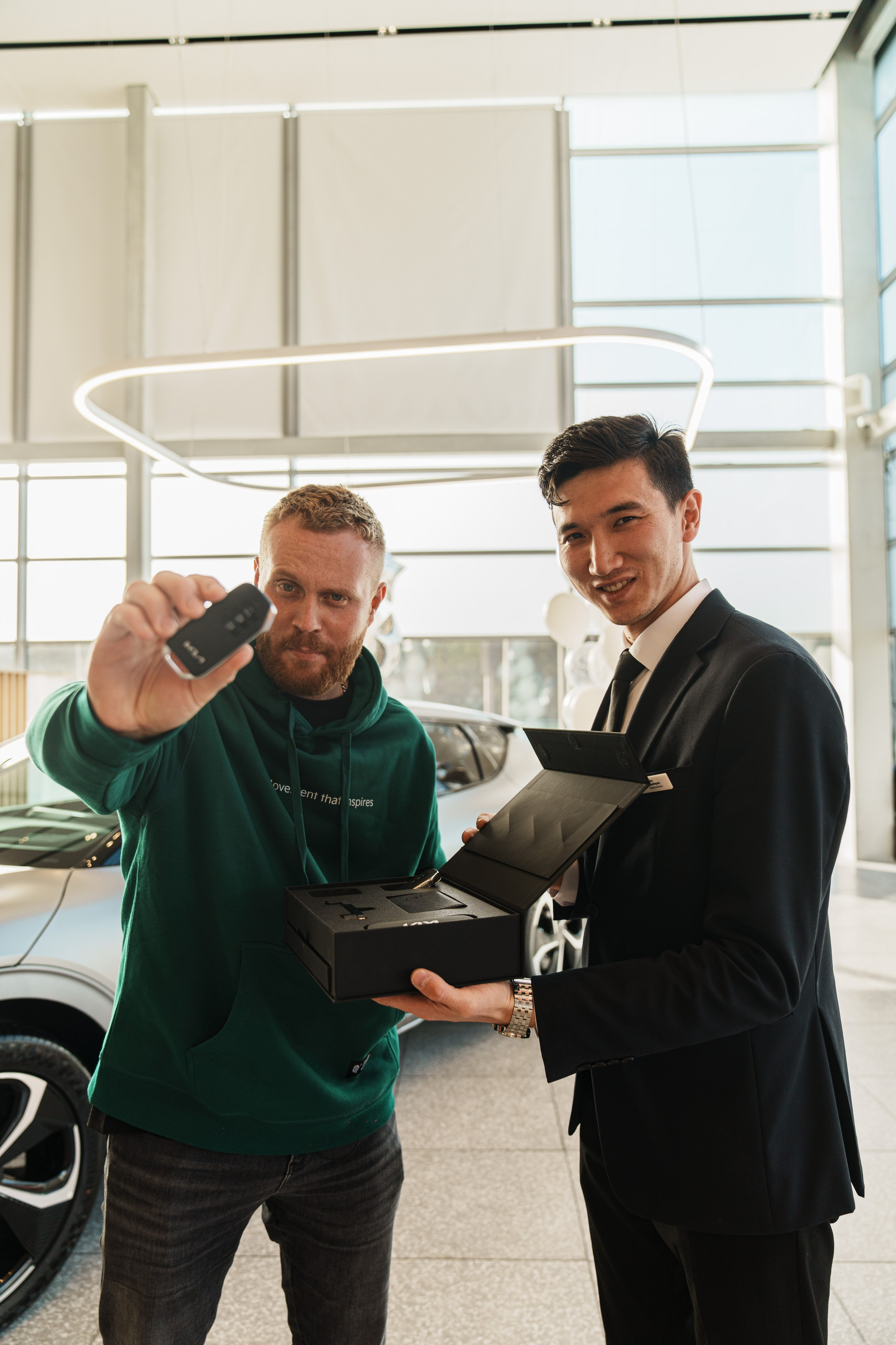 Kia EV6 Вручение Евгений Чебаткову. Фотограф TAULAN_1