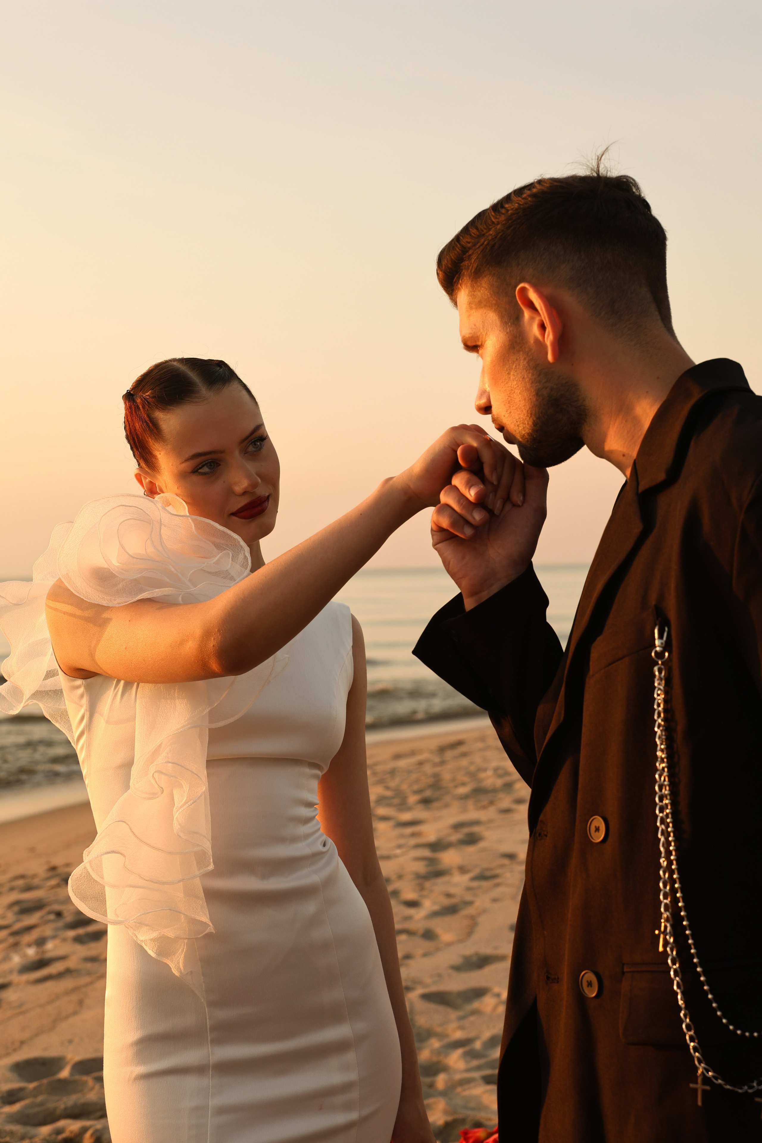 Камерная свадьба на берегу моря. Свадебный фотограф