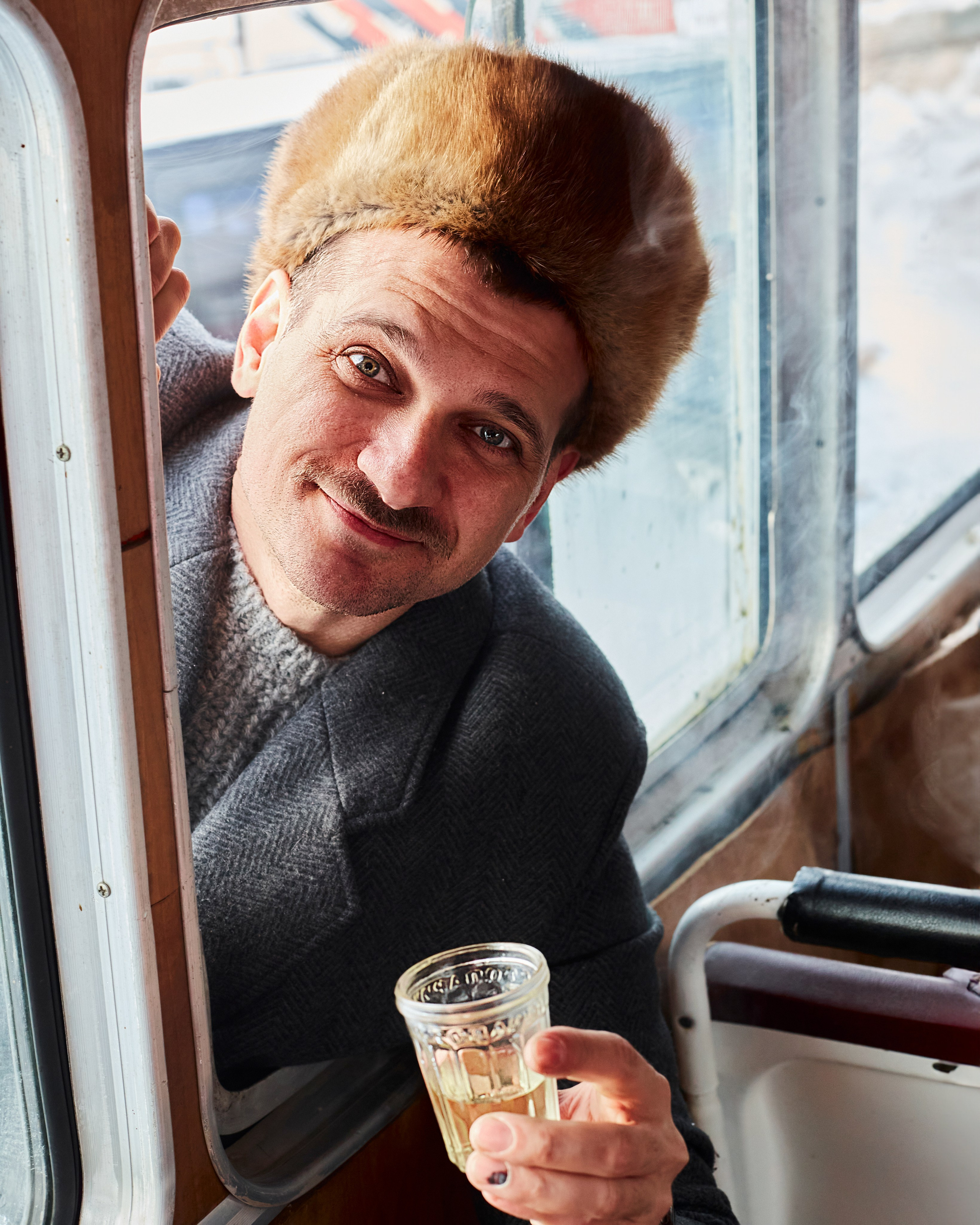 СССР. Встреча Нового Года посреди леса в заглохшем автобусе. Фотограф. Love story, портрет, индивидуальные съемки. Фудфотограф