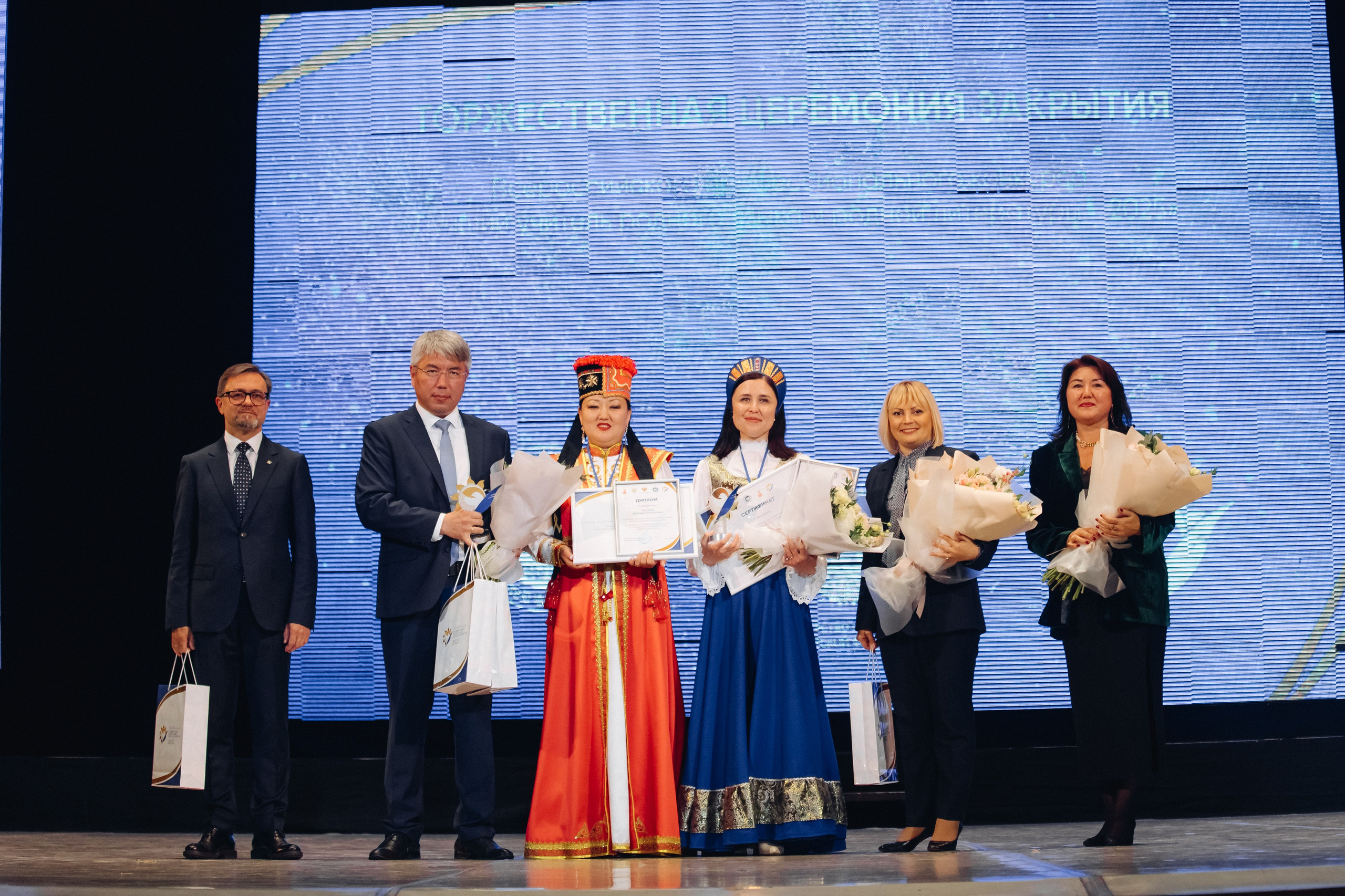 Лучший учитель родного языка и литературы 2025. Свадебный и семейный фотограф в Улан-Удэ