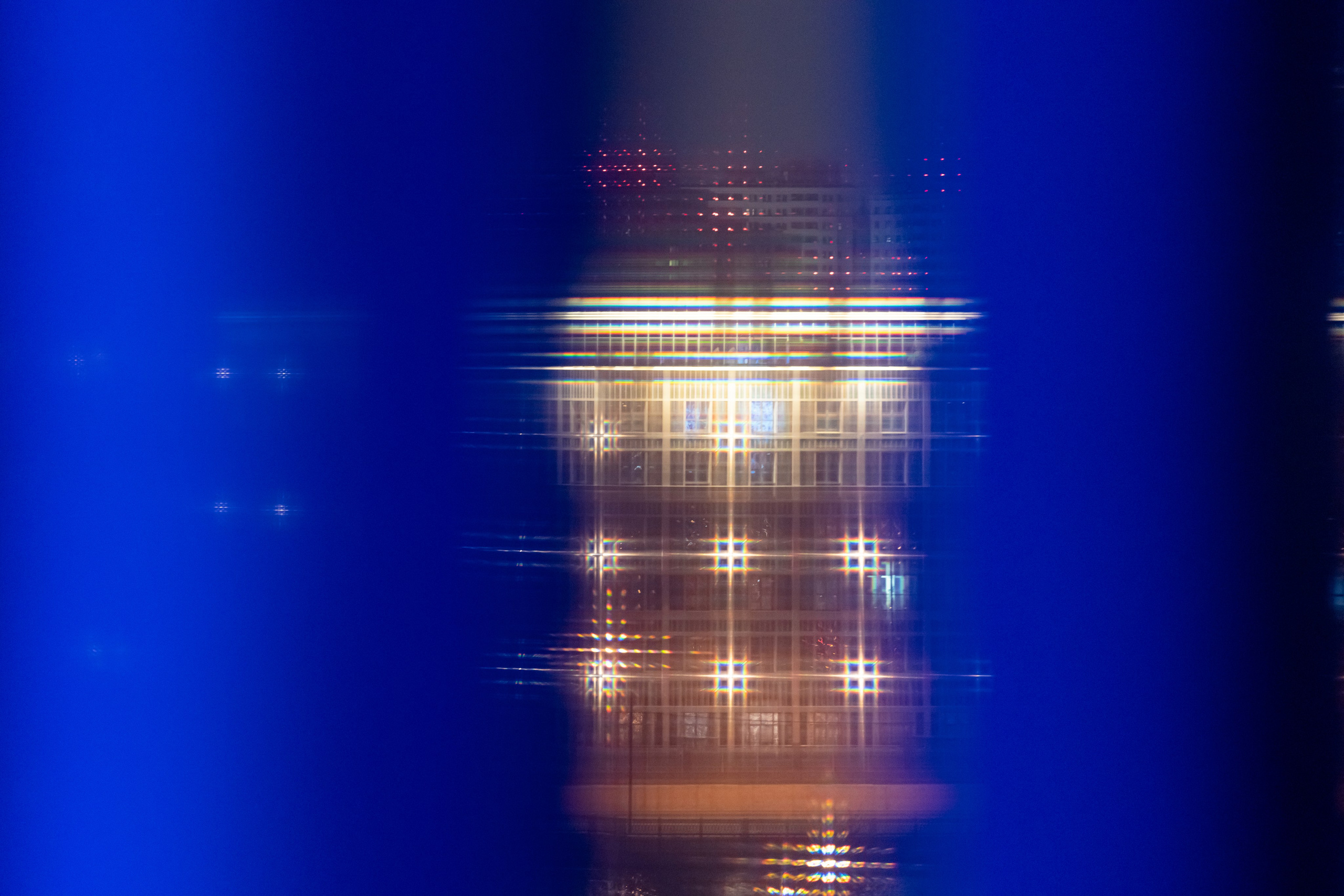 Абстракция на тему вида из окна через шторы