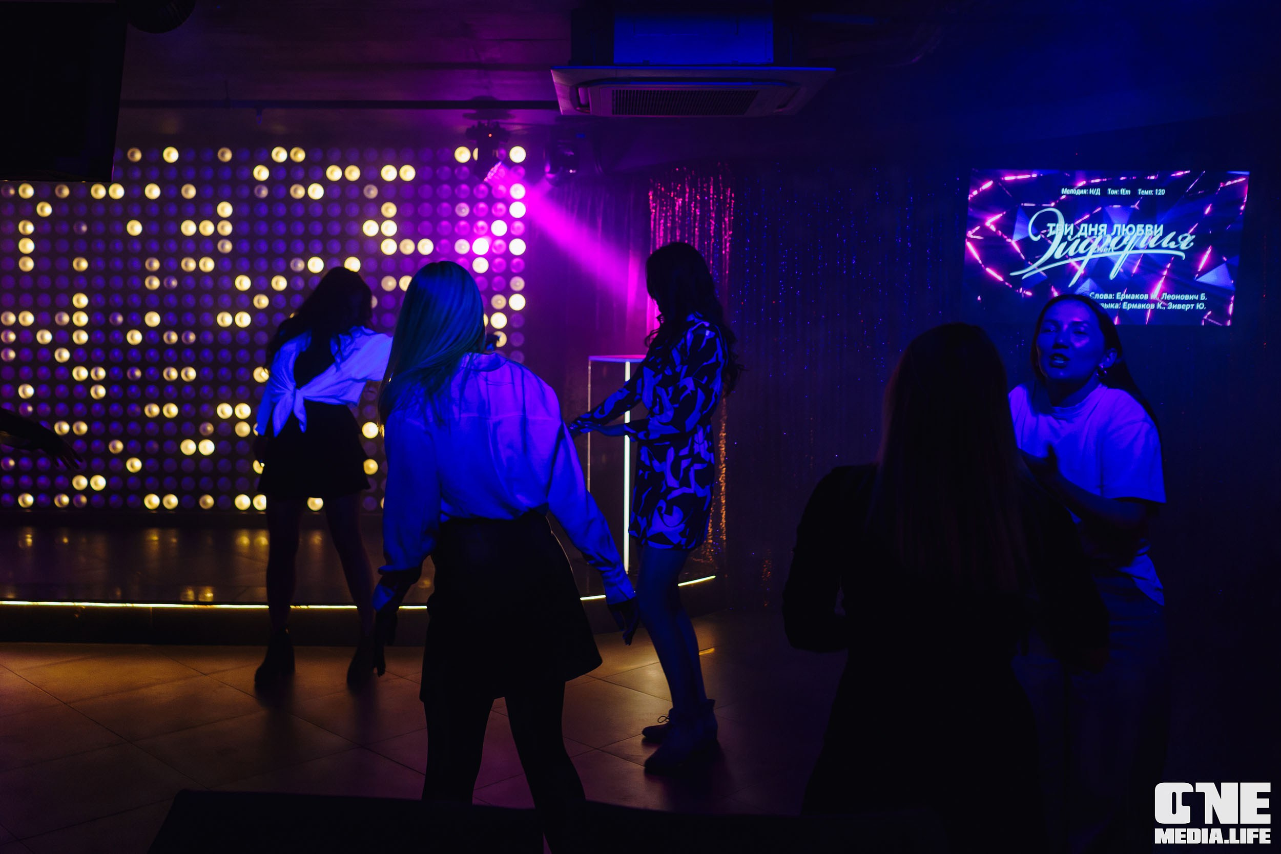 Фоторепортаж из караоке-клуба Эйфория. One Media Life: фоторепортажи, фотоотчеты с мероприятий и заведений
