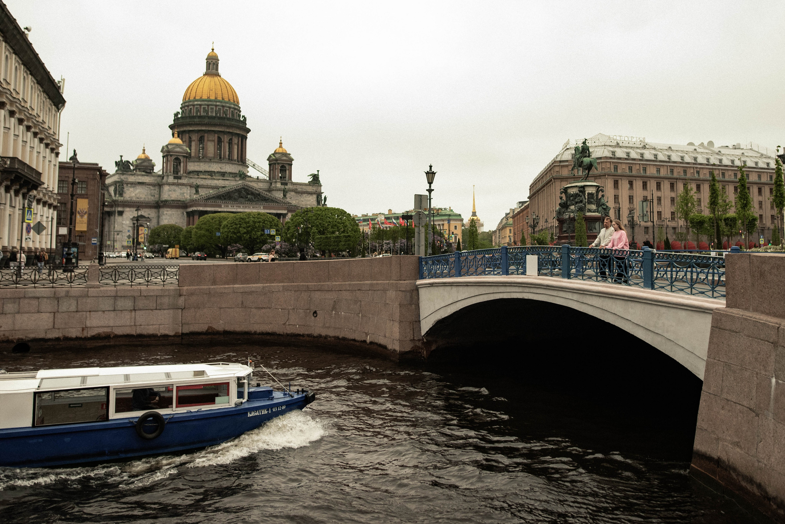 Семейная фотосессия-прогулка по Санкт-Петербургу