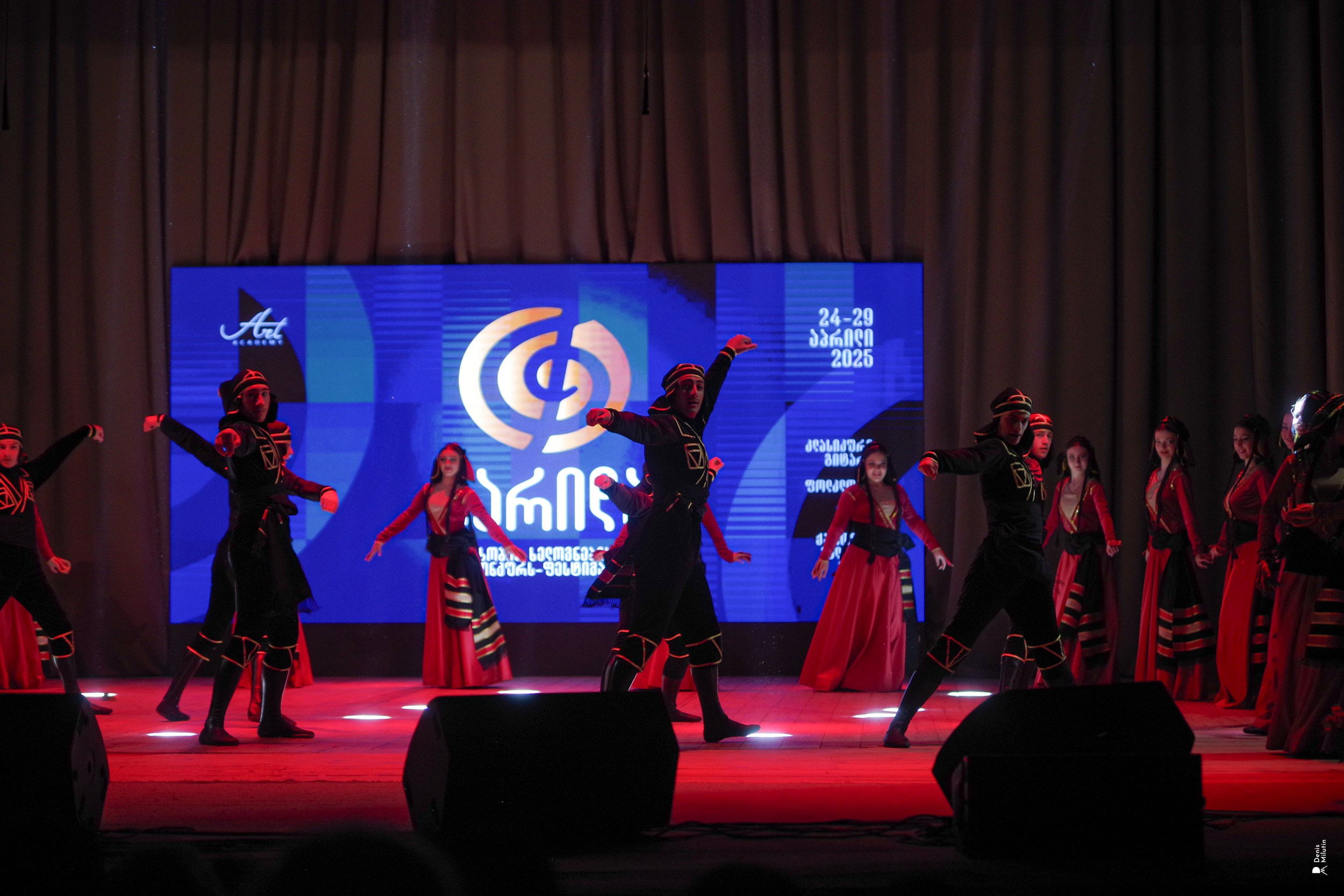 Танцы в Хоби. Портретный фотограф Денис Милютин