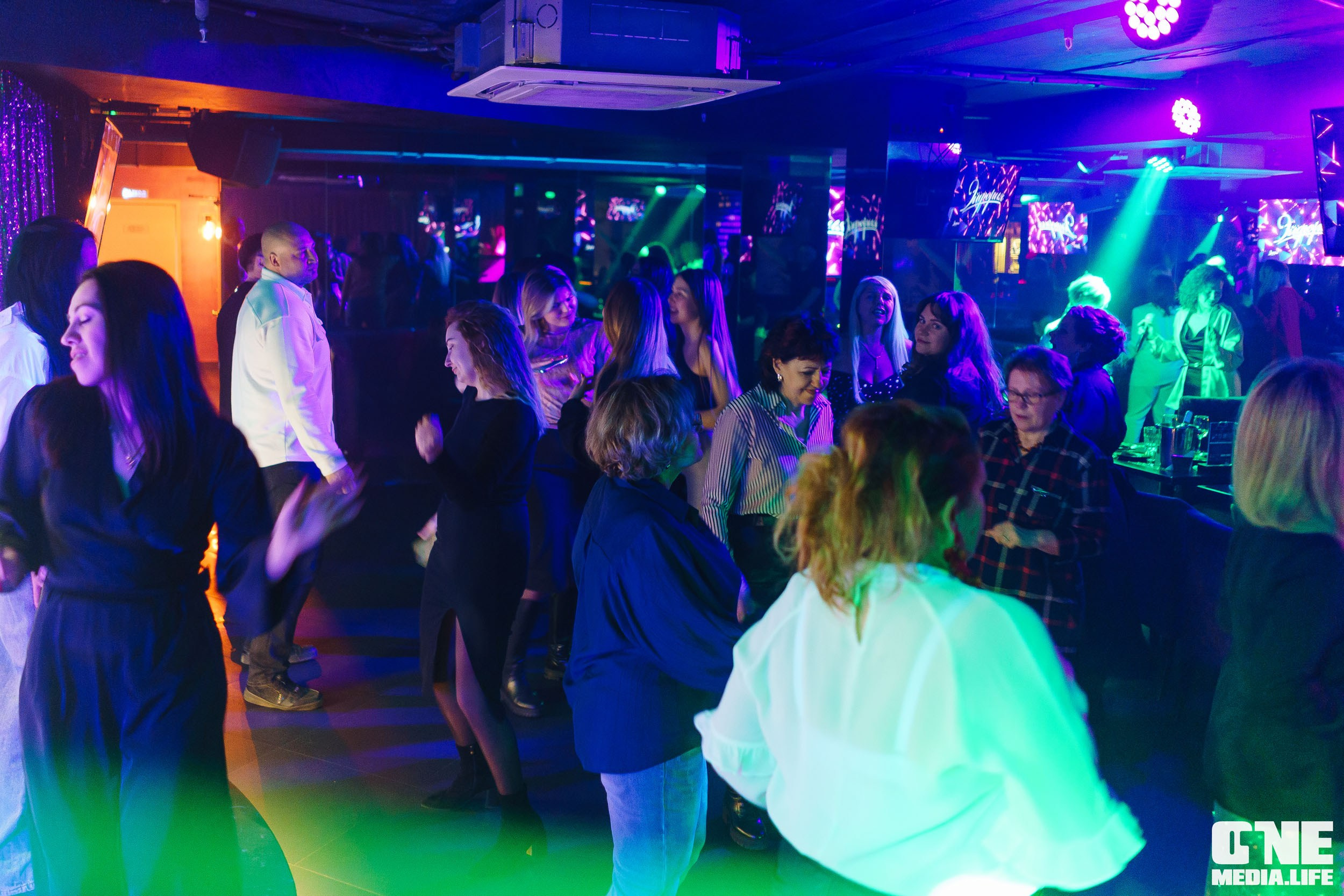 Фоторепортаж из караоке-клуба Эйфория. One Media Life: фоторепортажи, фотоотчеты с мероприятий и заведений