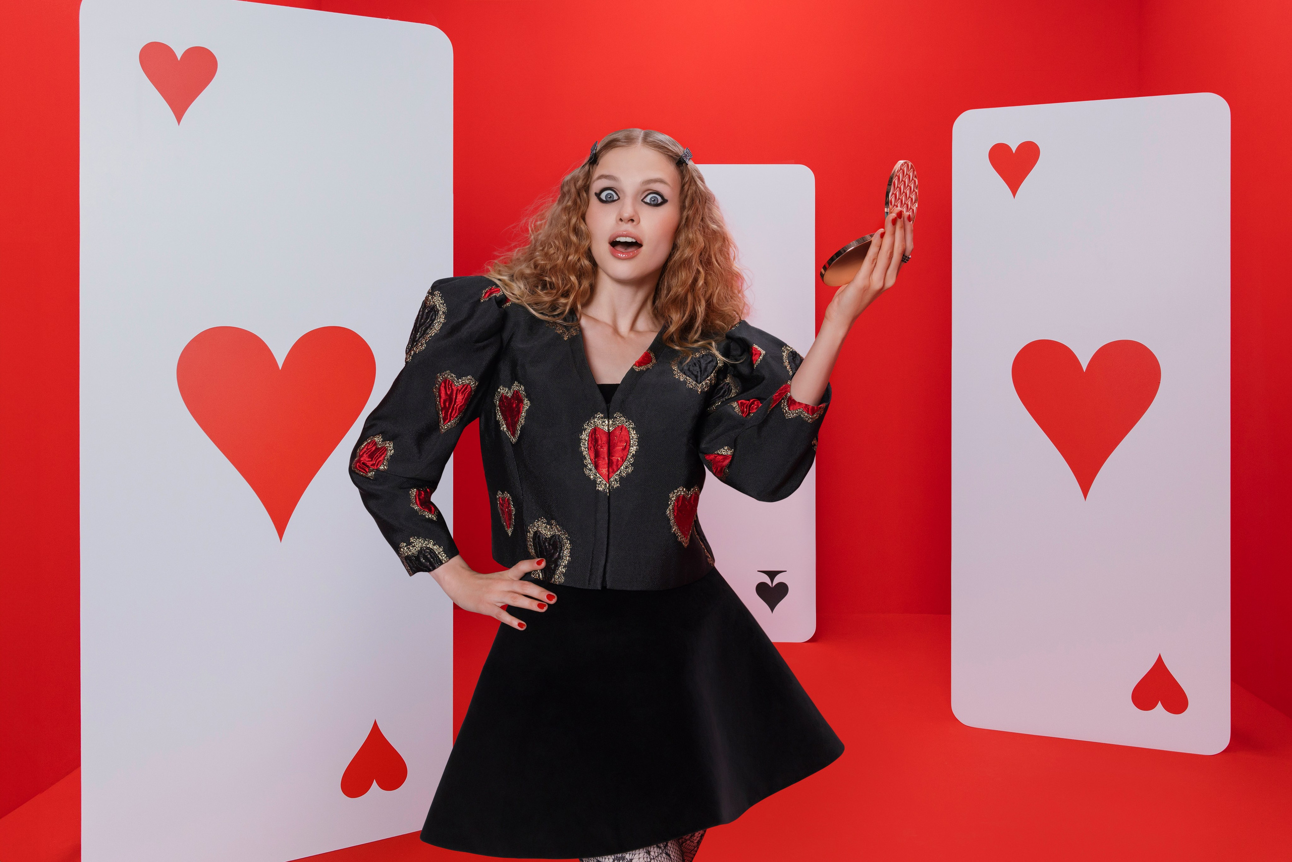 Letoile Black Friday red. Аксёнова Оля — сет-дизайнер, художник-постановщик, Москва