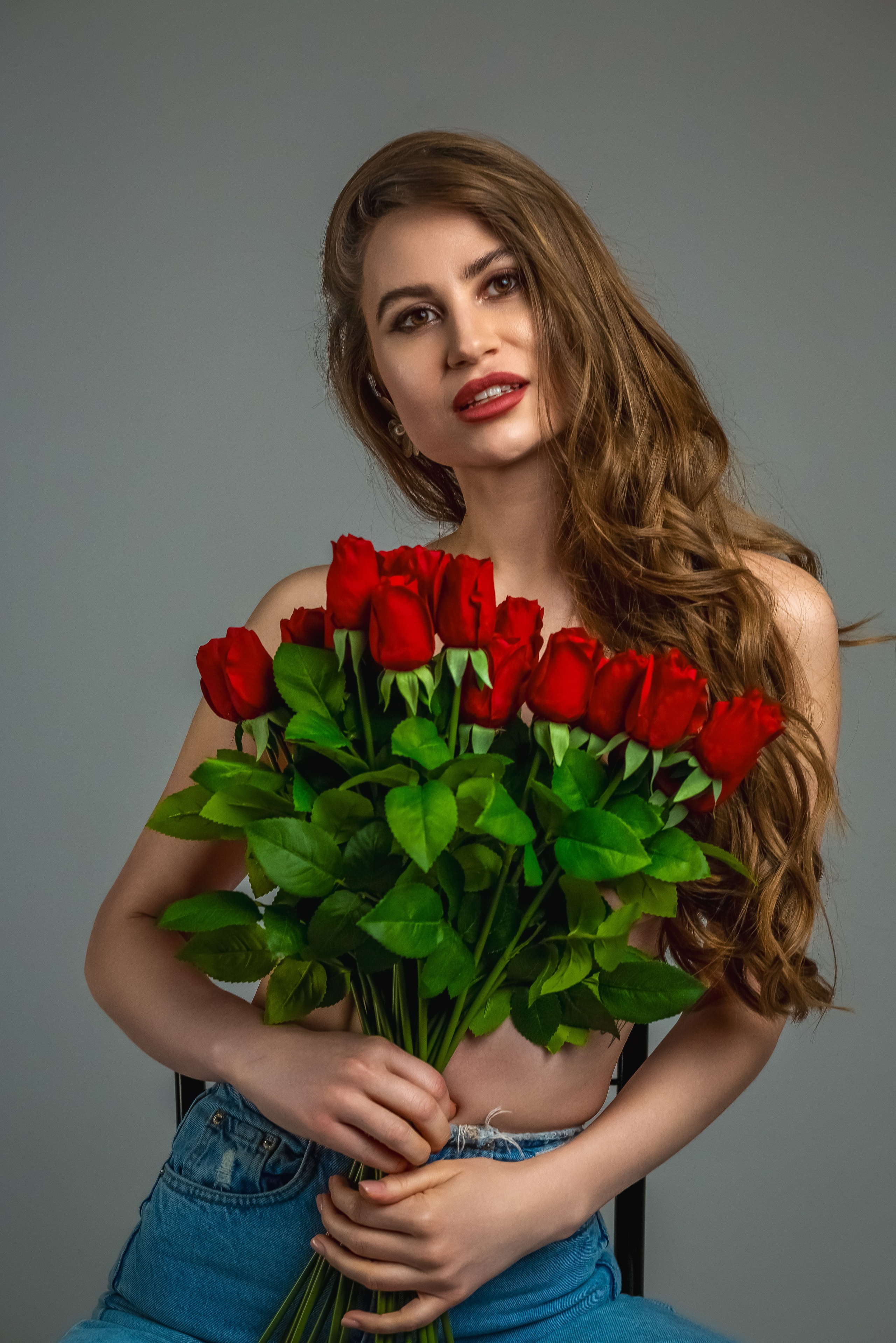 Синие джинсы — белые тюльпаны. Вера Соколова фотограф Воронеж