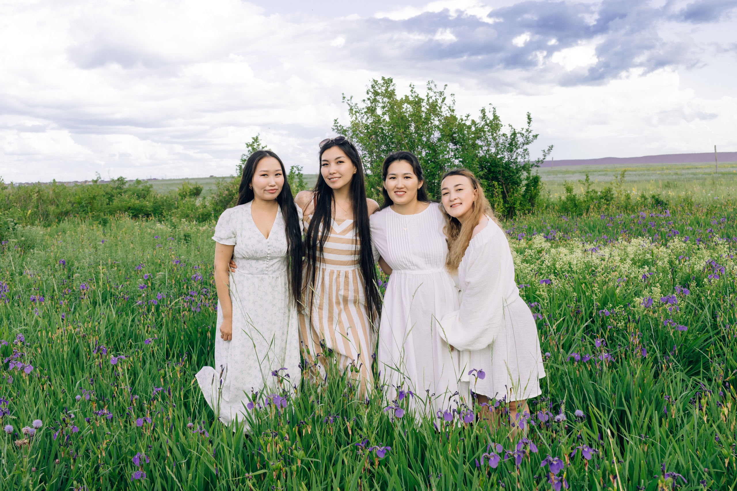 На ирисовом поле. Фотограф Якутск Зоя Николаева