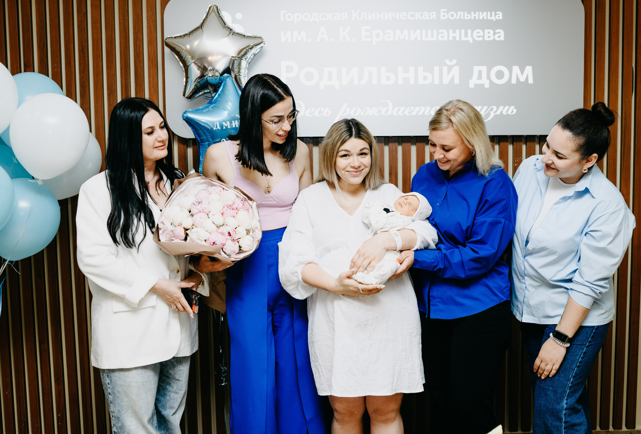 Выписка Дмитрия в ГКБ Ерамишанцева. Фотограф на выписку из роддома в Москве и МО